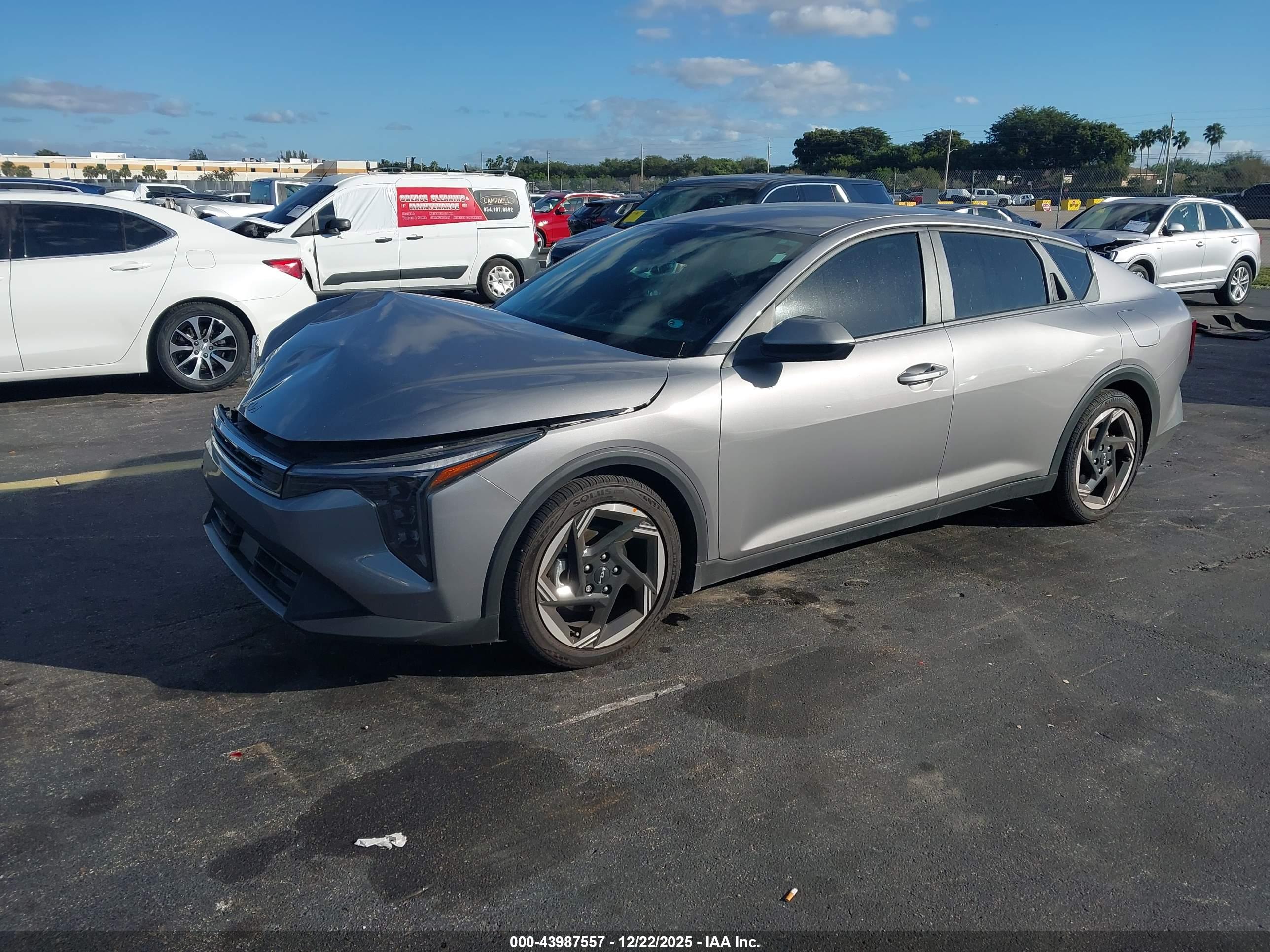KIA K4 image 2