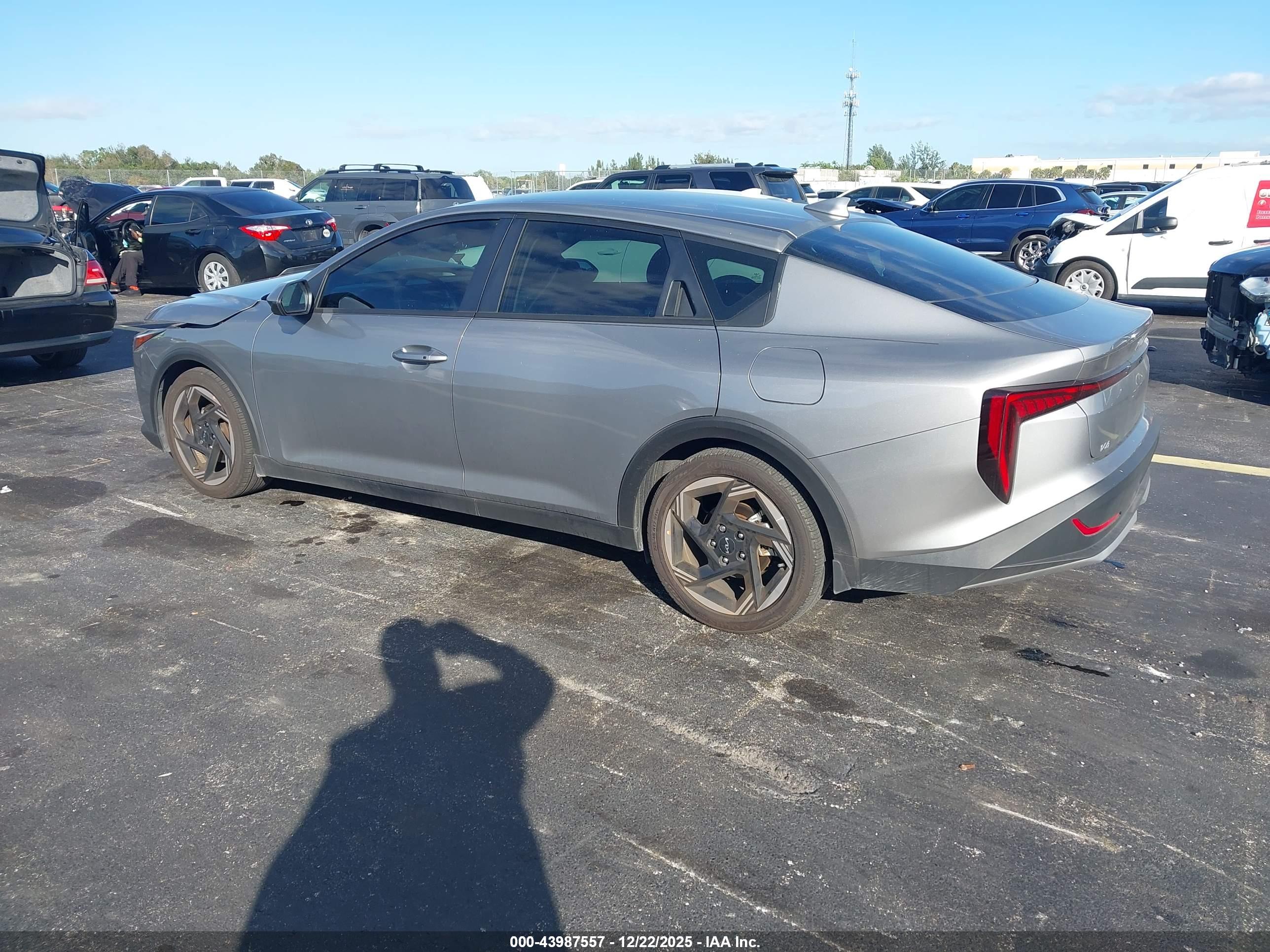 KIA K4 image 3