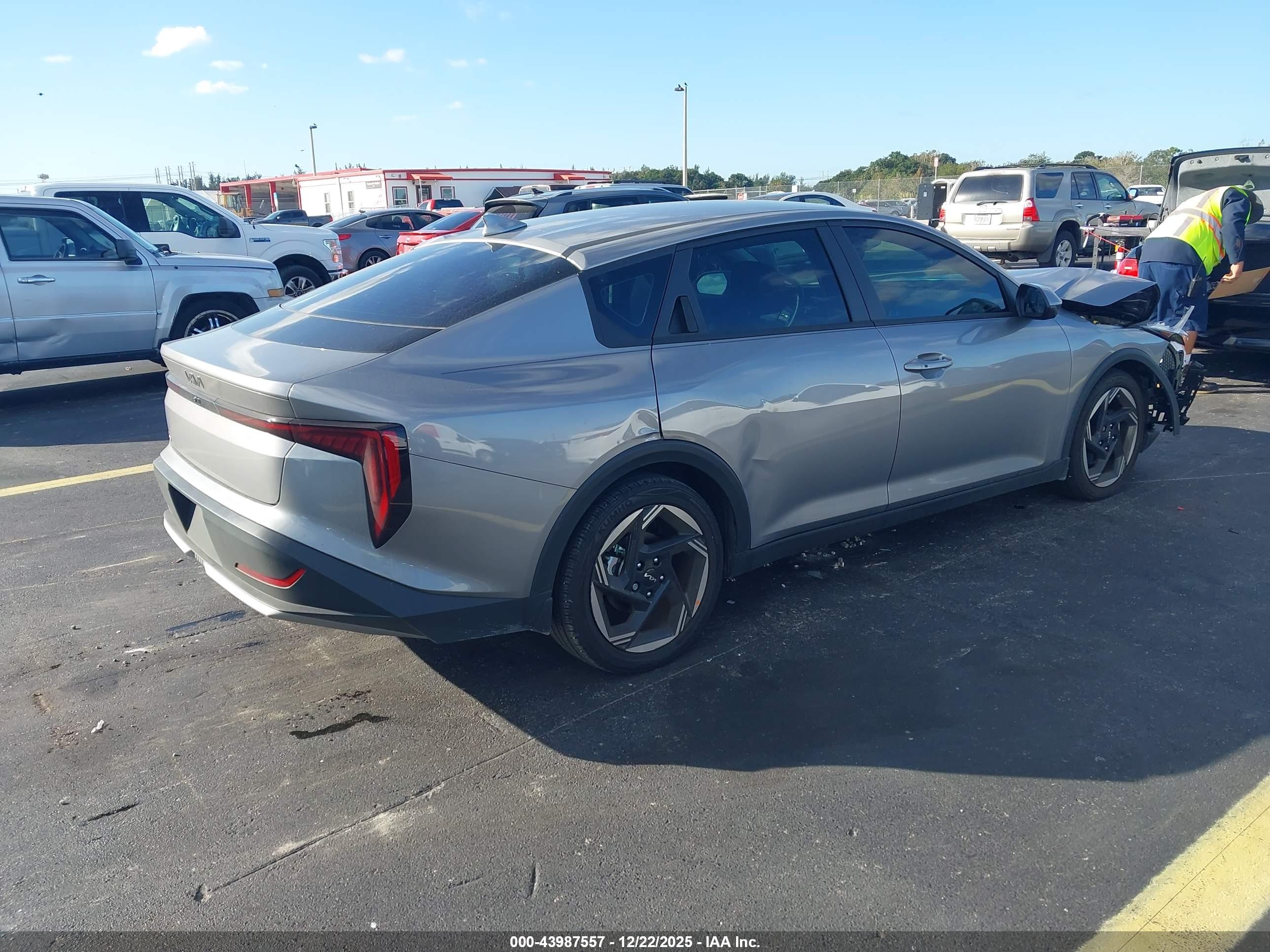 KIA K4 image 4