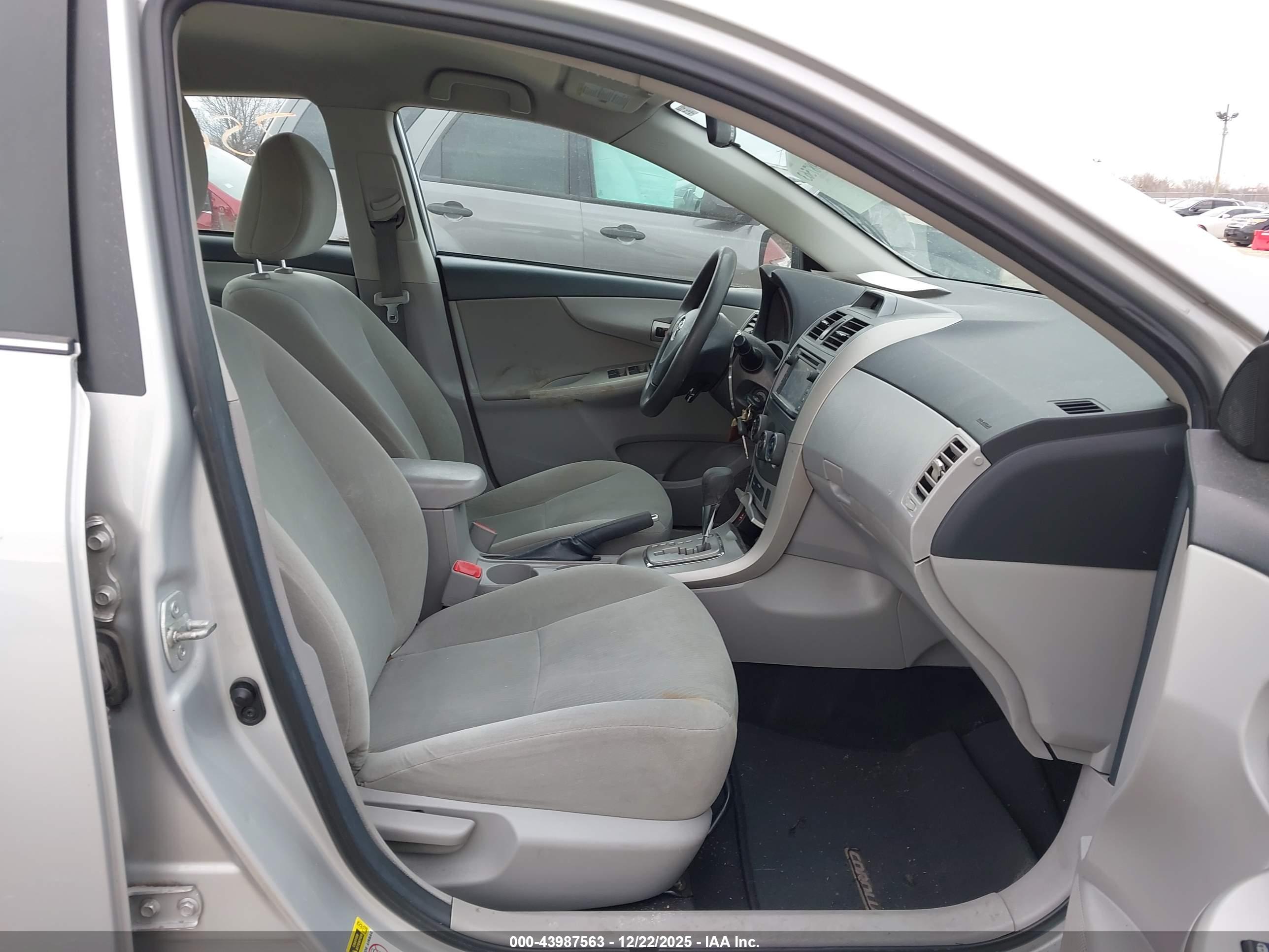 TOYOTA COROLLA image 5
