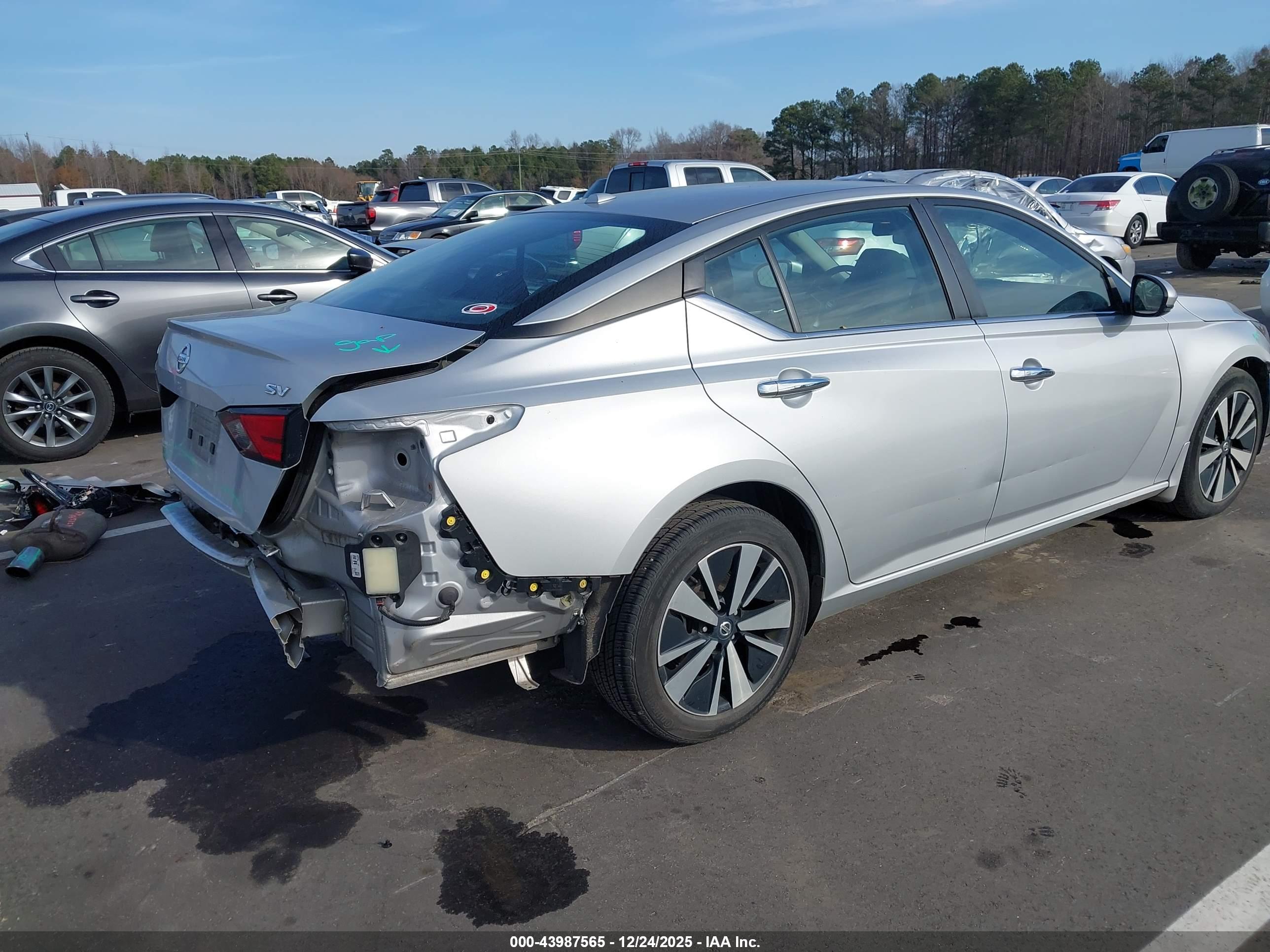 NISSAN ALTIMA image 4