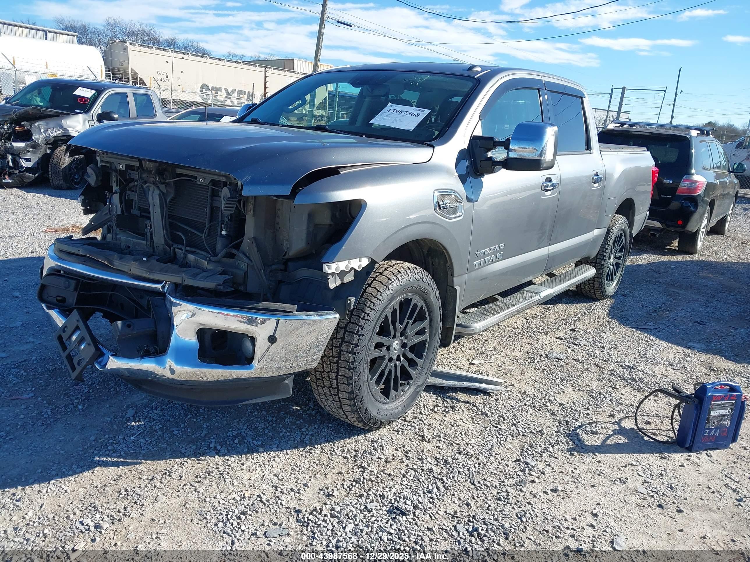 NISSAN TITAN image 2