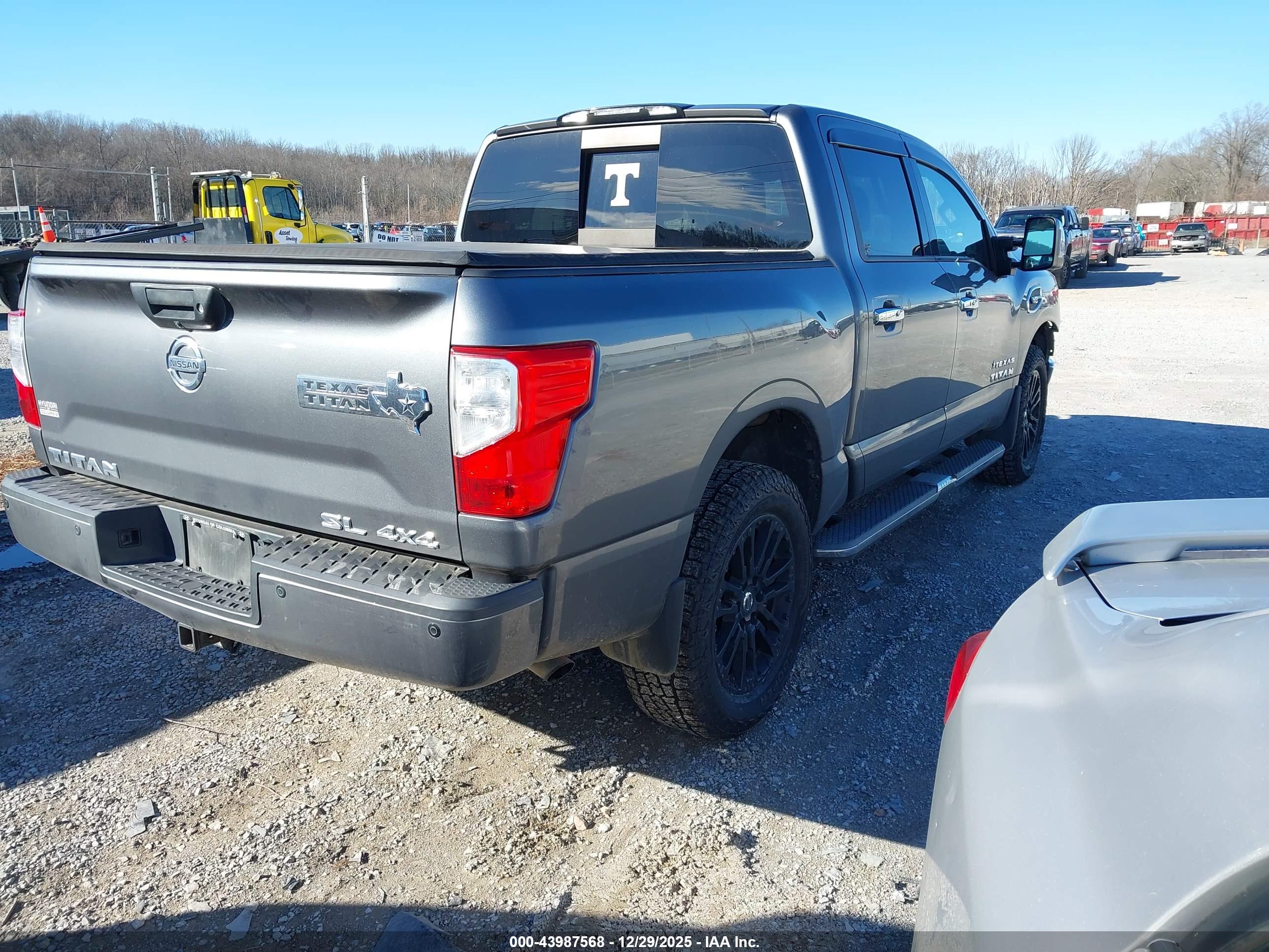 NISSAN TITAN image 4