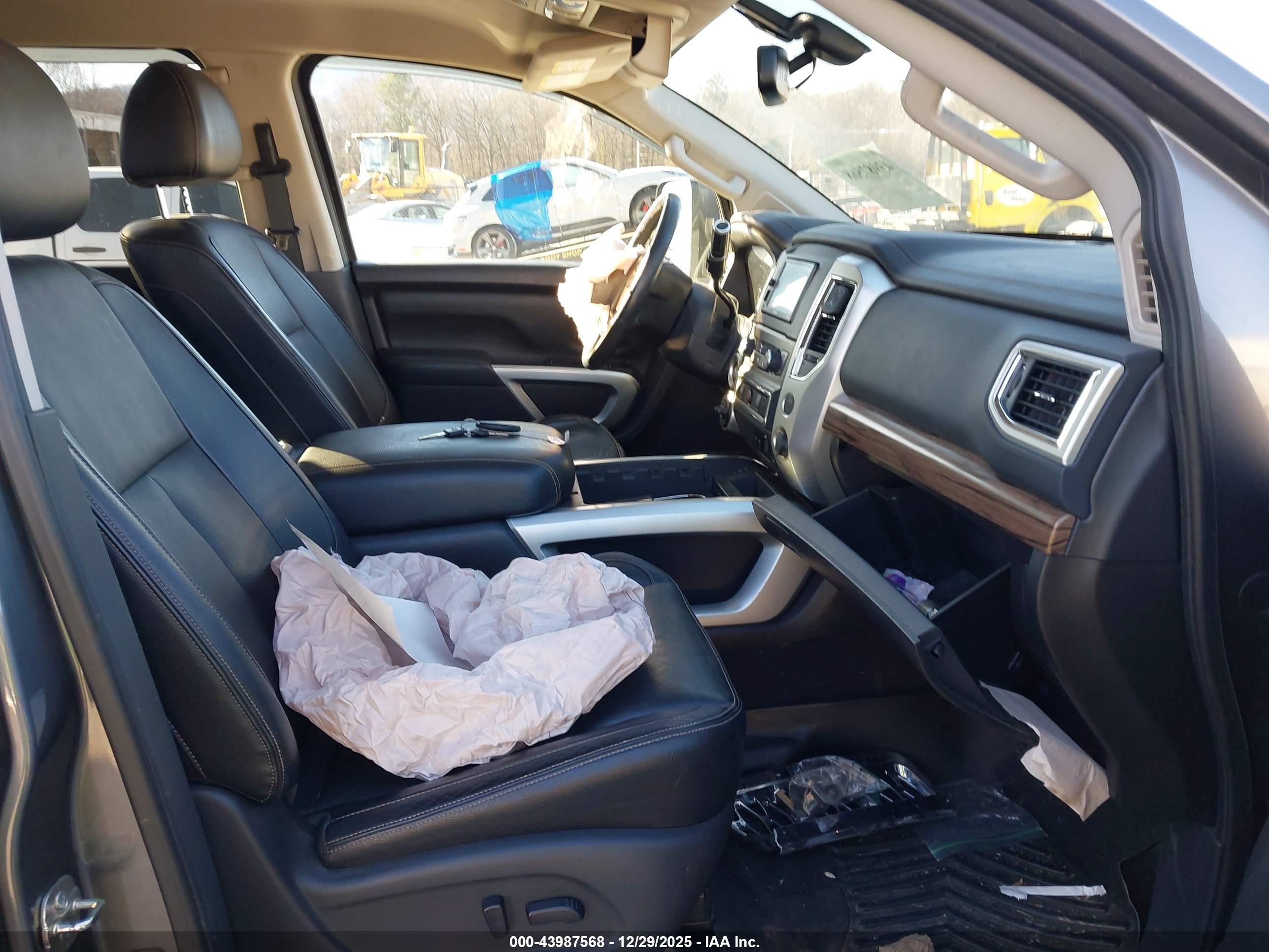 NISSAN TITAN image 5