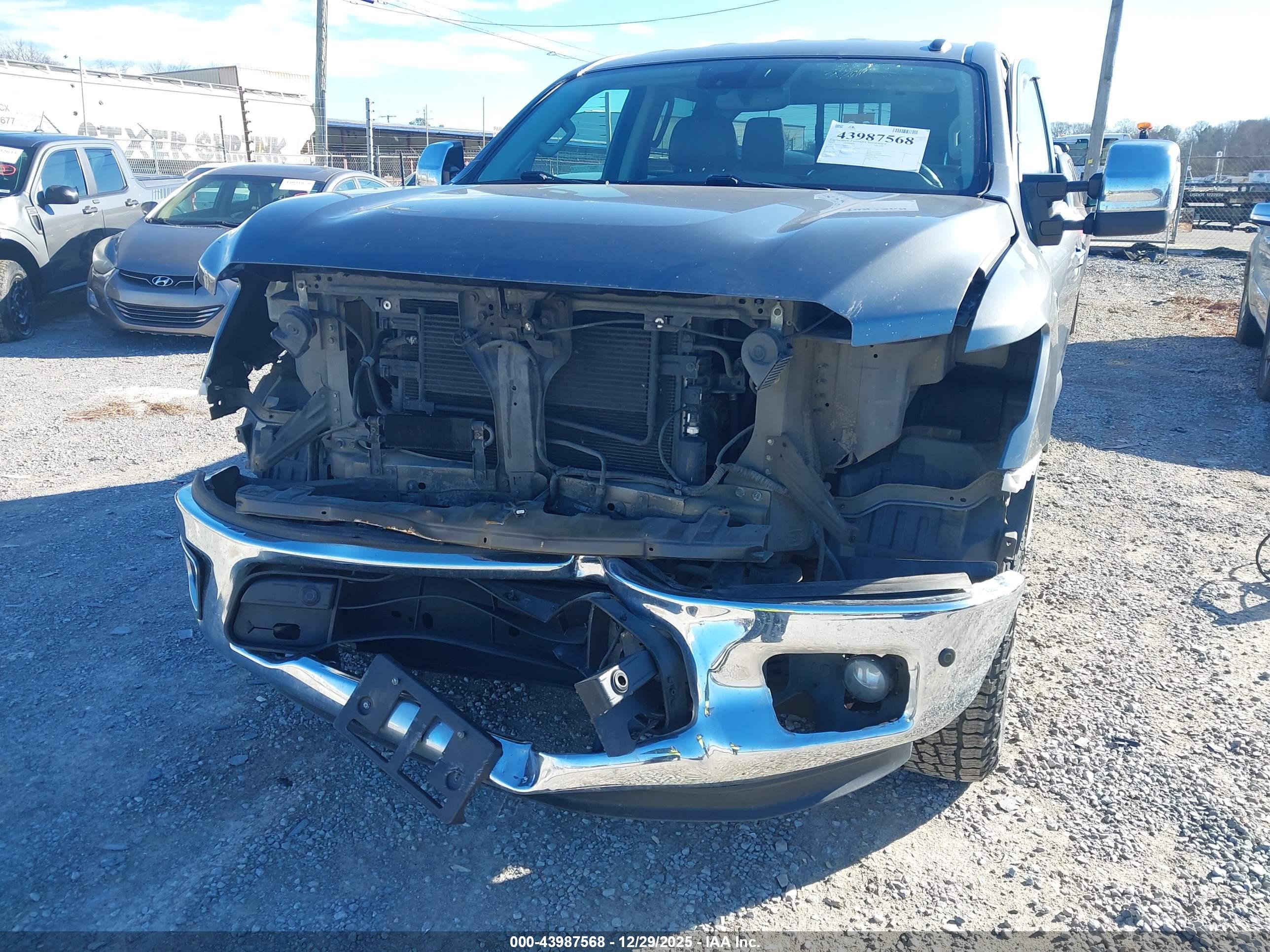 NISSAN TITAN image 6