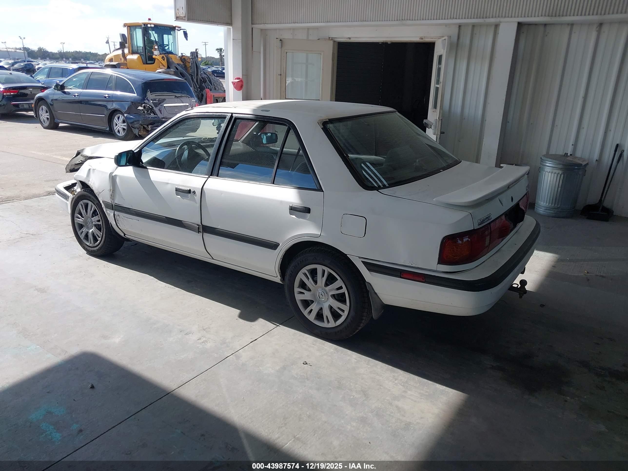 MAZDA PROTEGE image 3