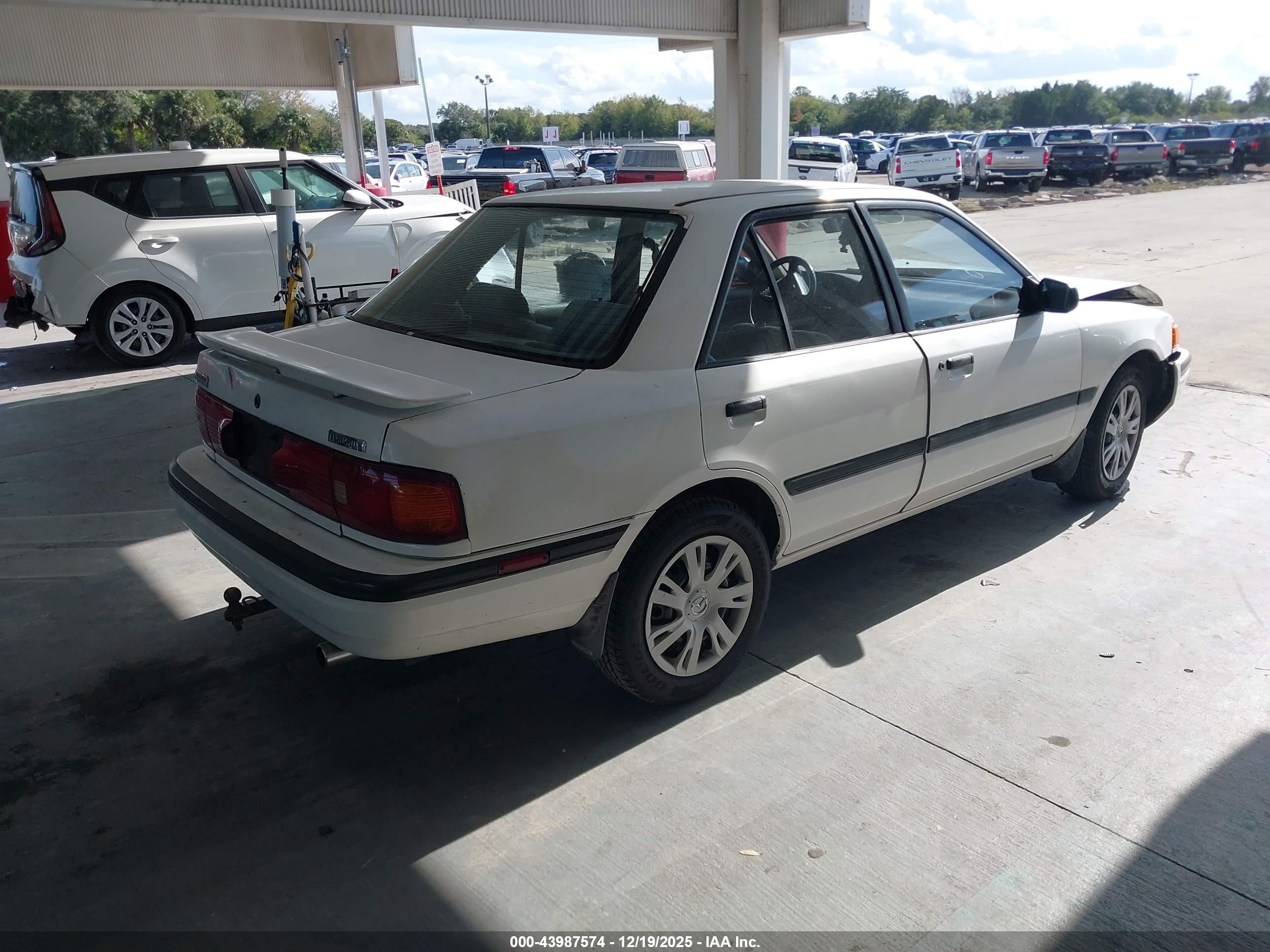 MAZDA PROTEGE image 4
