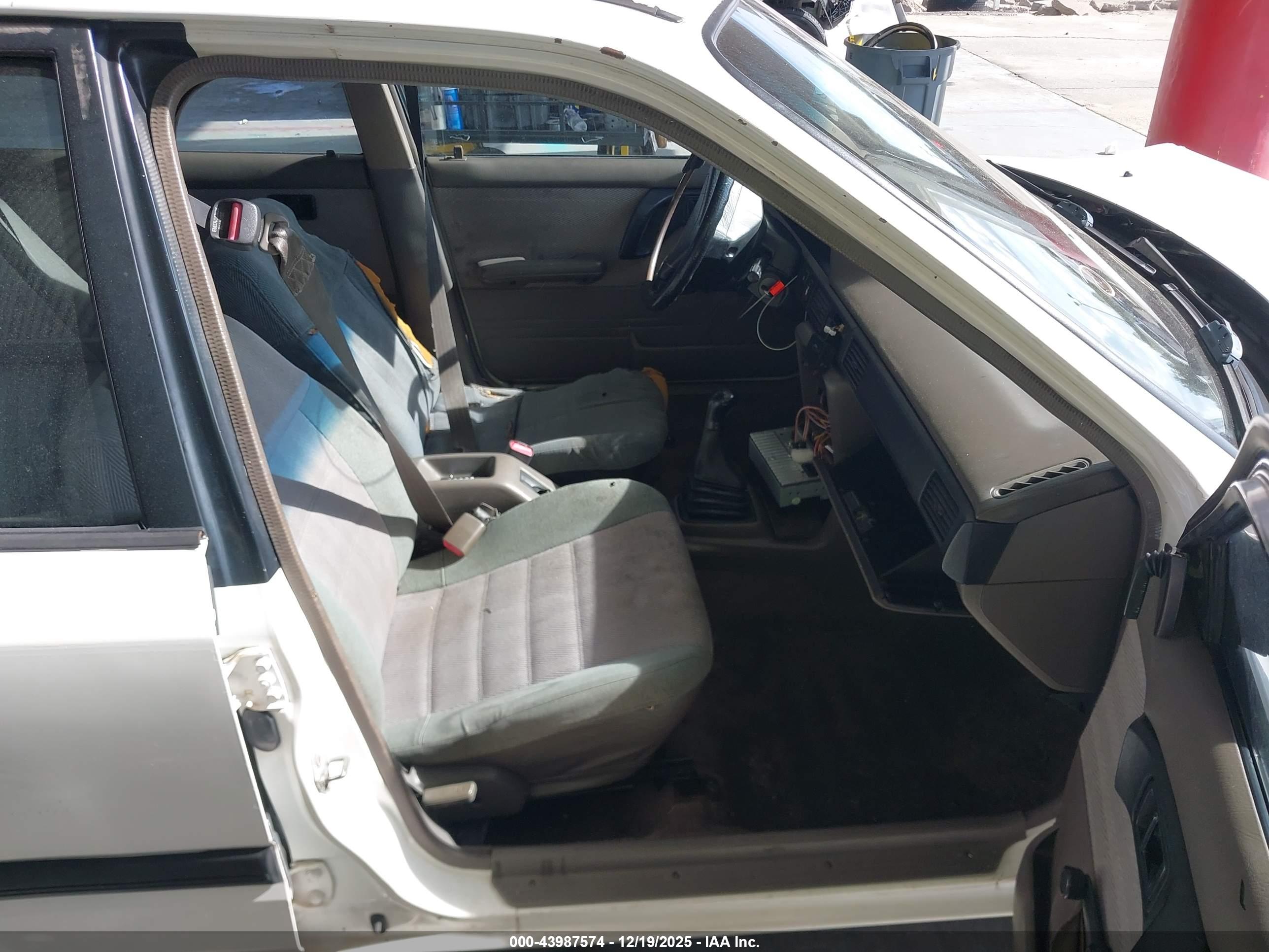 MAZDA PROTEGE image 5