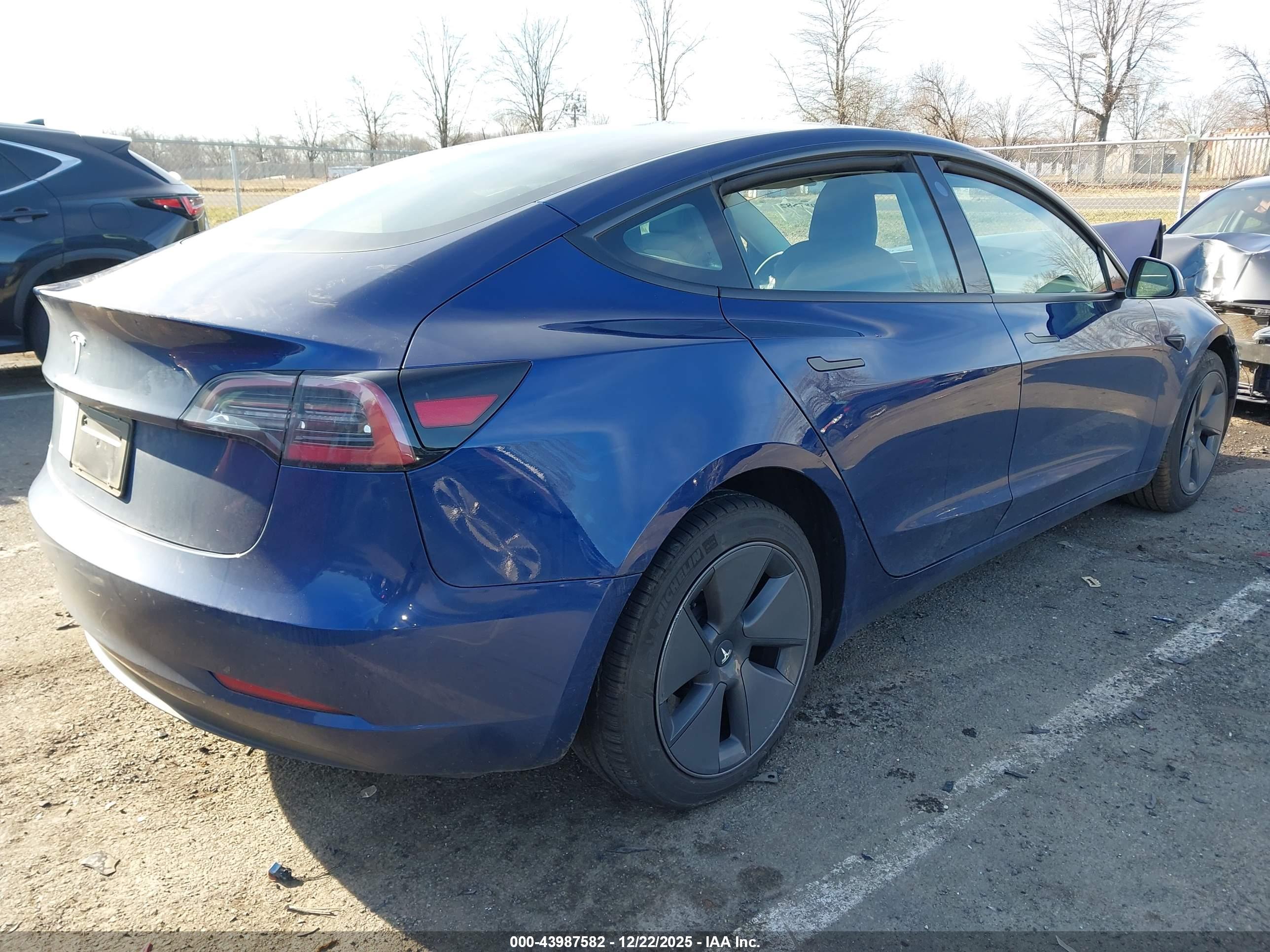 TESLA MODEL image 4