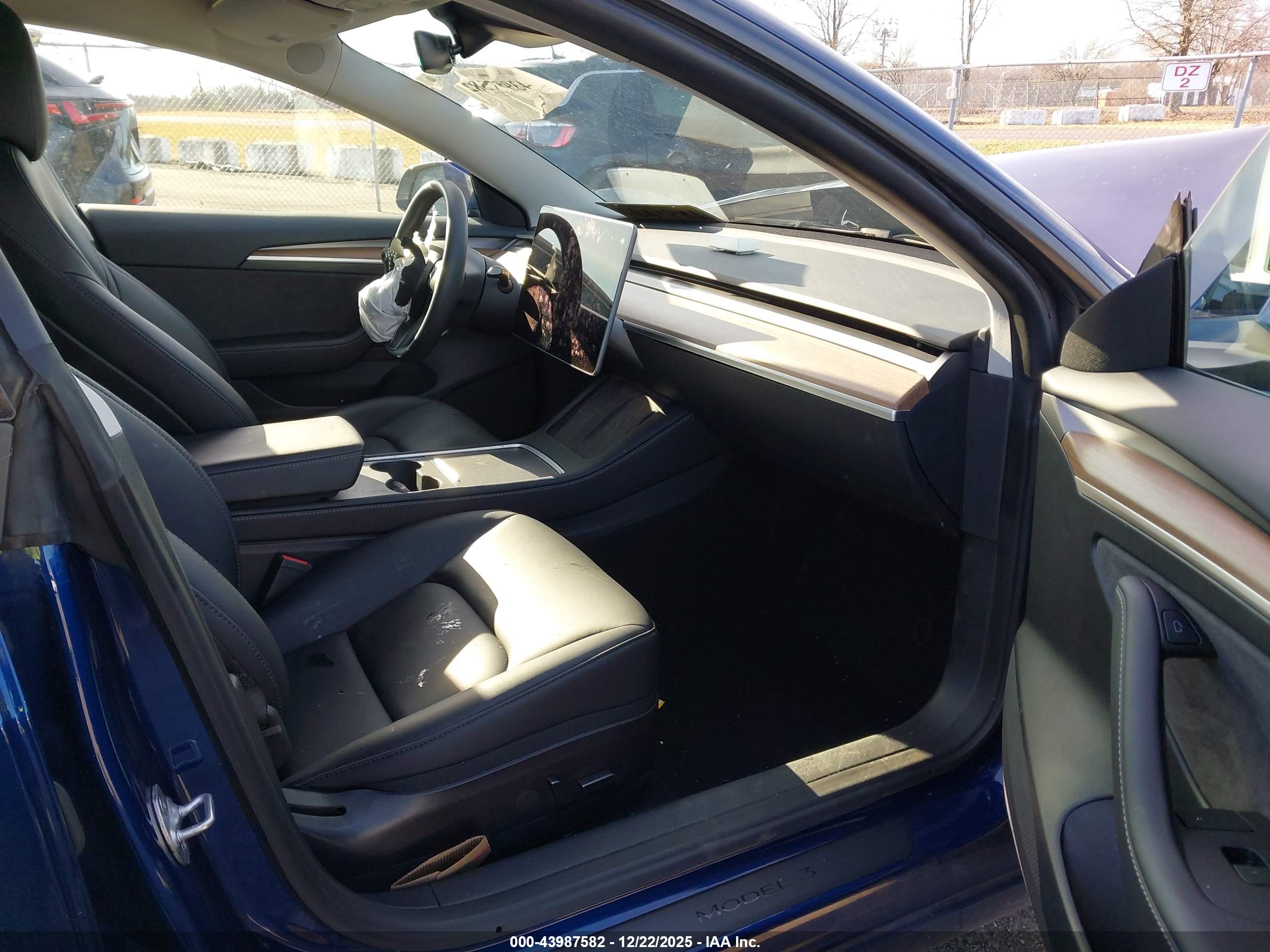 TESLA MODEL image 5