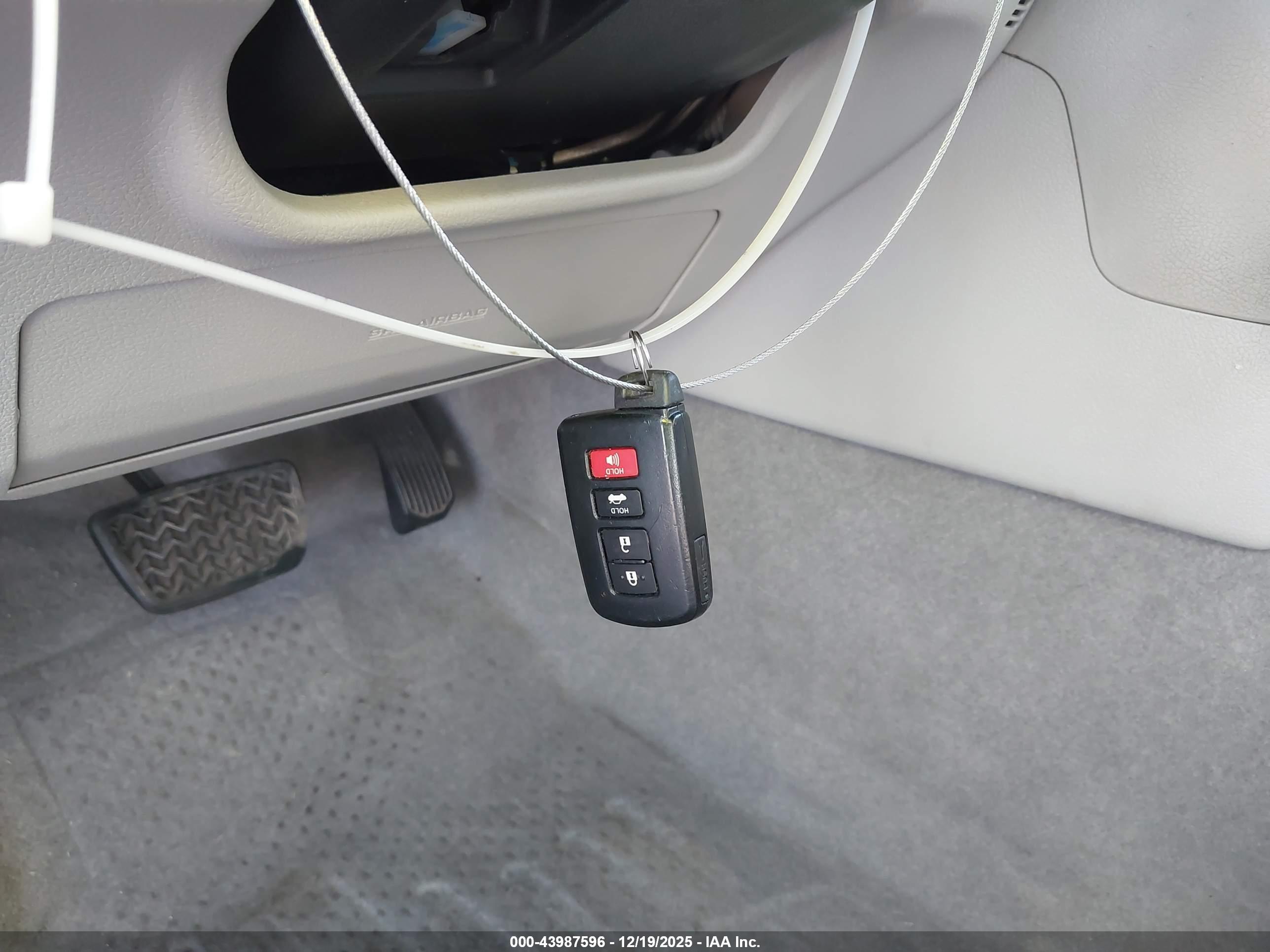 TOYOTA CAMRY image 11