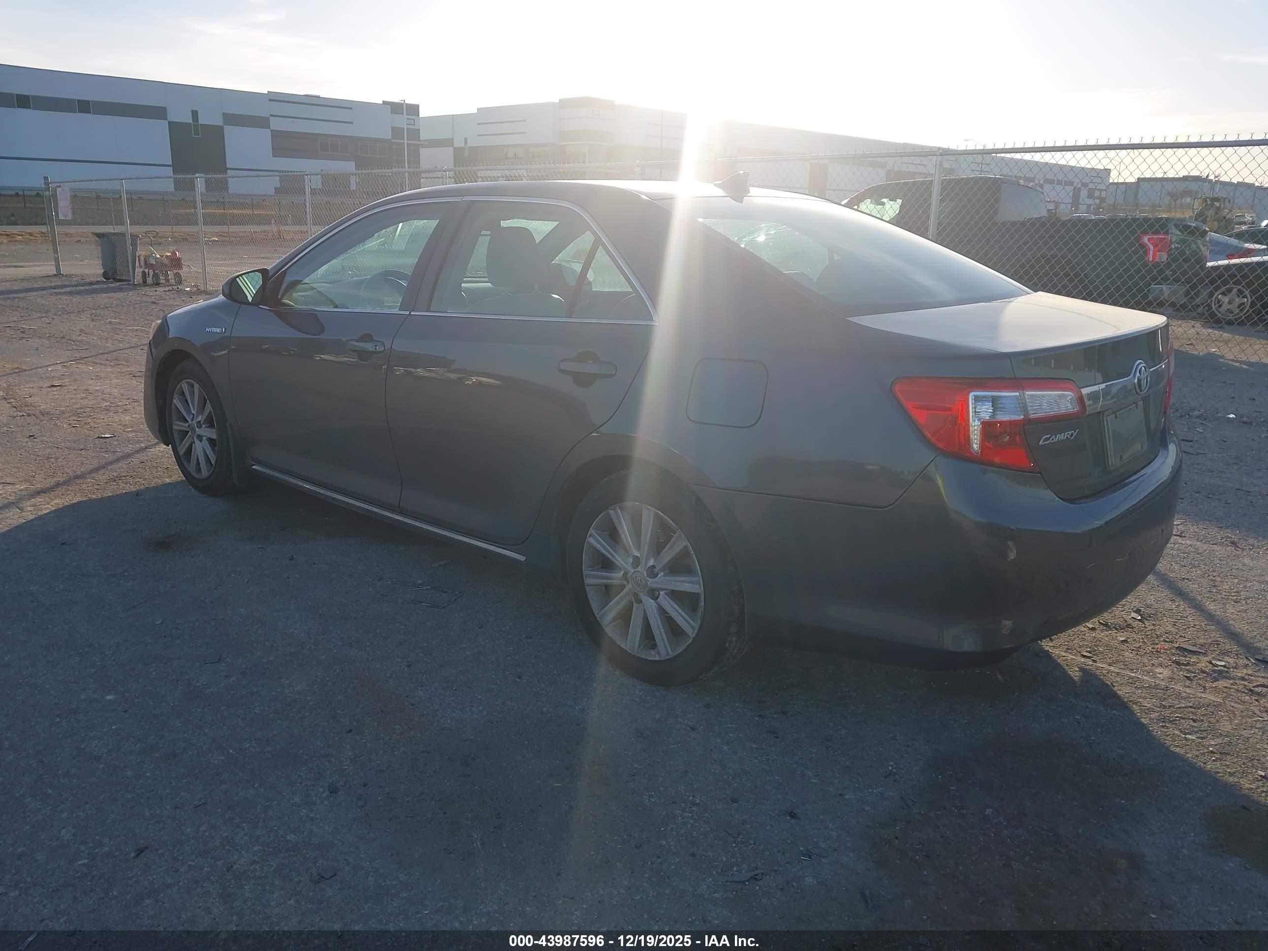 TOYOTA CAMRY image 3