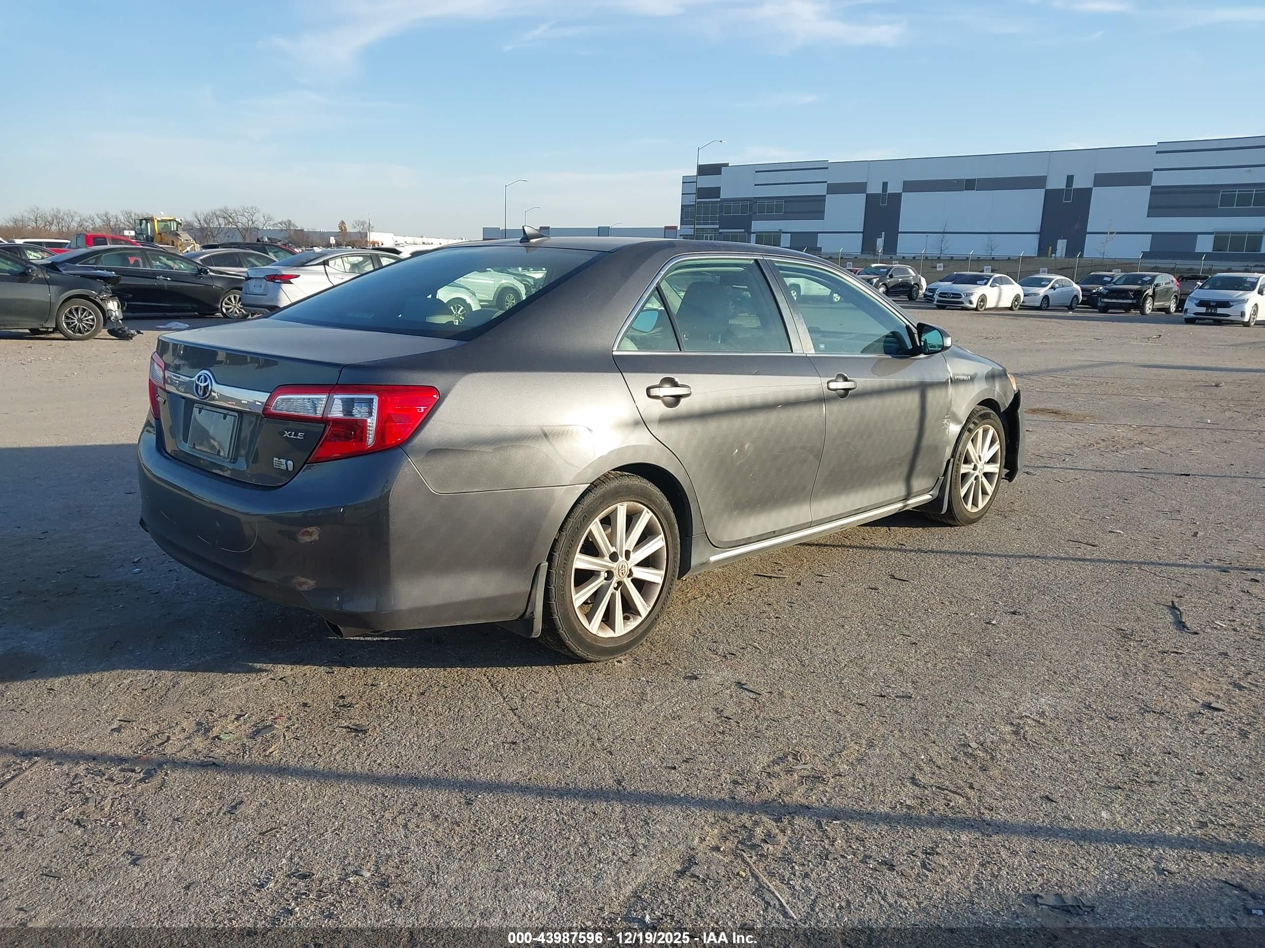 TOYOTA CAMRY image 4