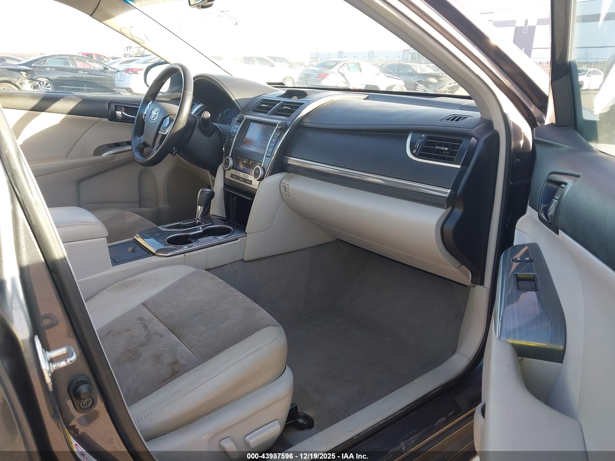 TOYOTA CAMRY image 5