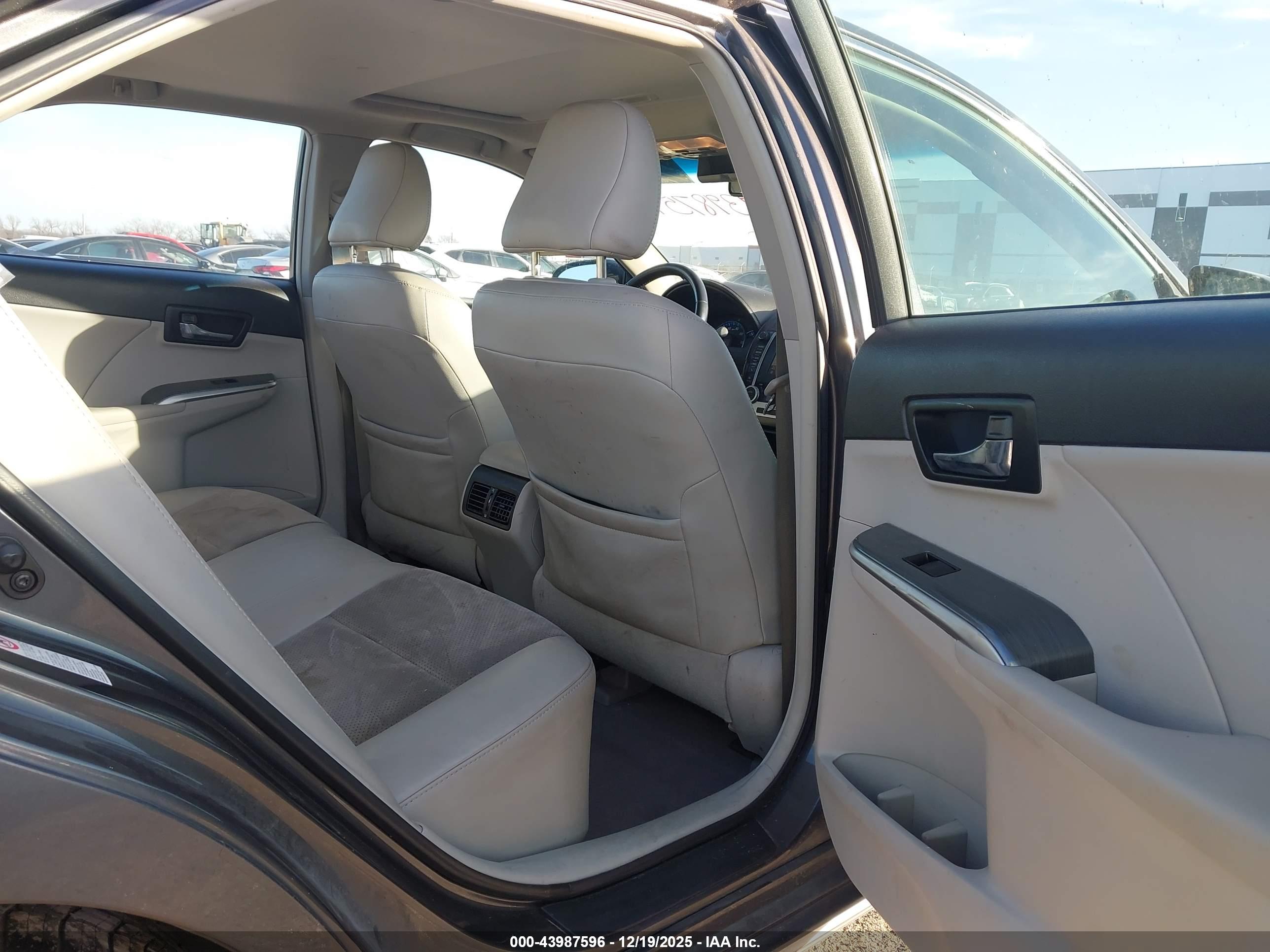TOYOTA CAMRY image 8