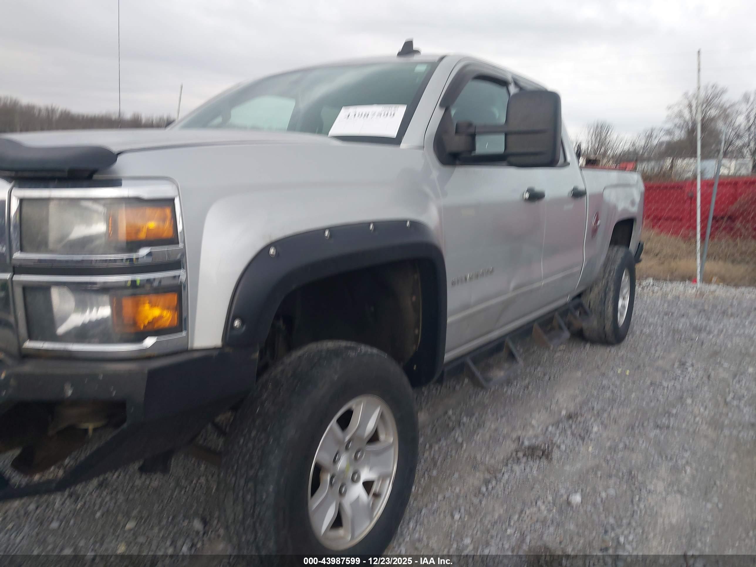 CHEVROLET SILVERADO image 2
