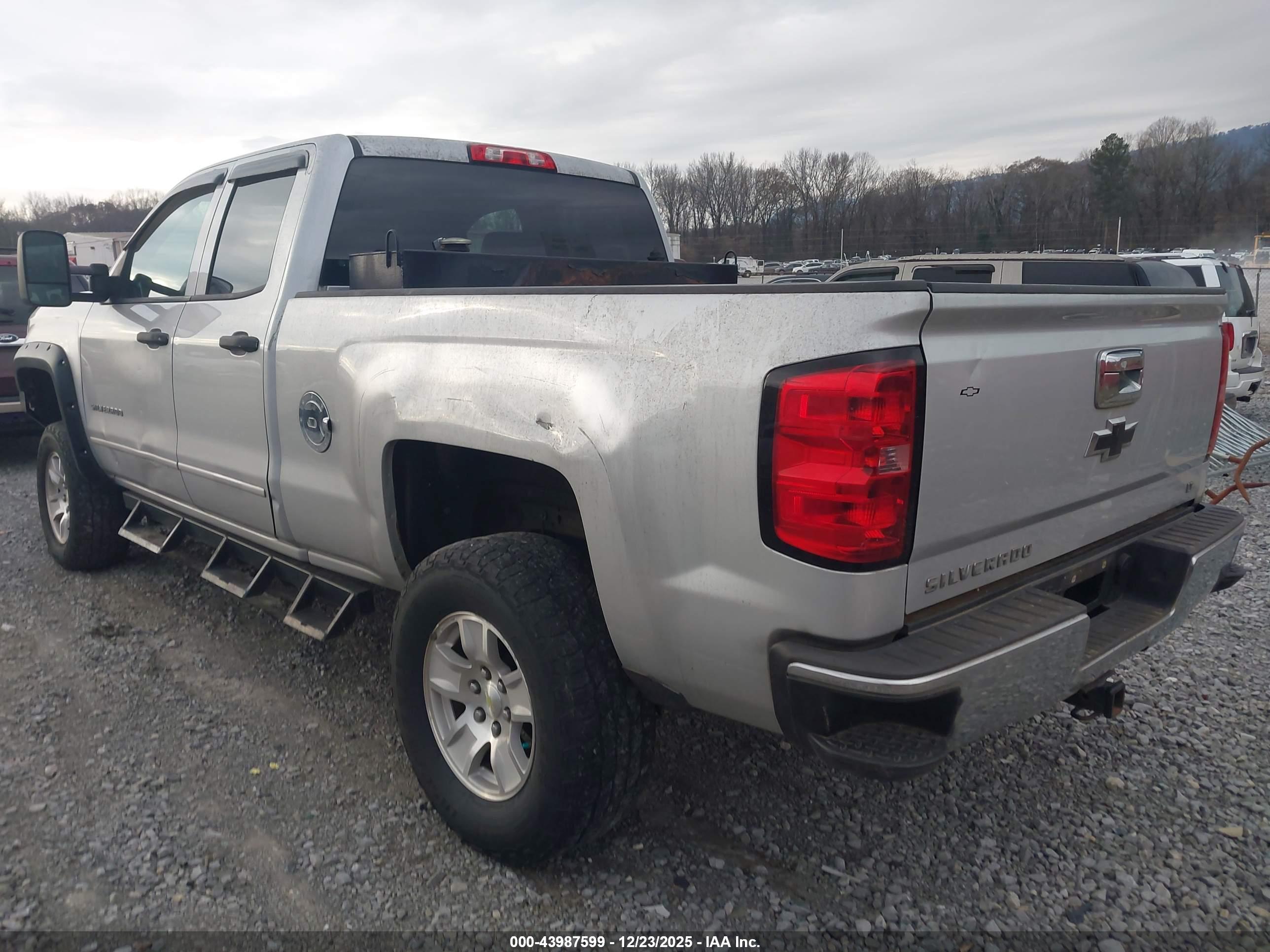CHEVROLET SILVERADO image 3