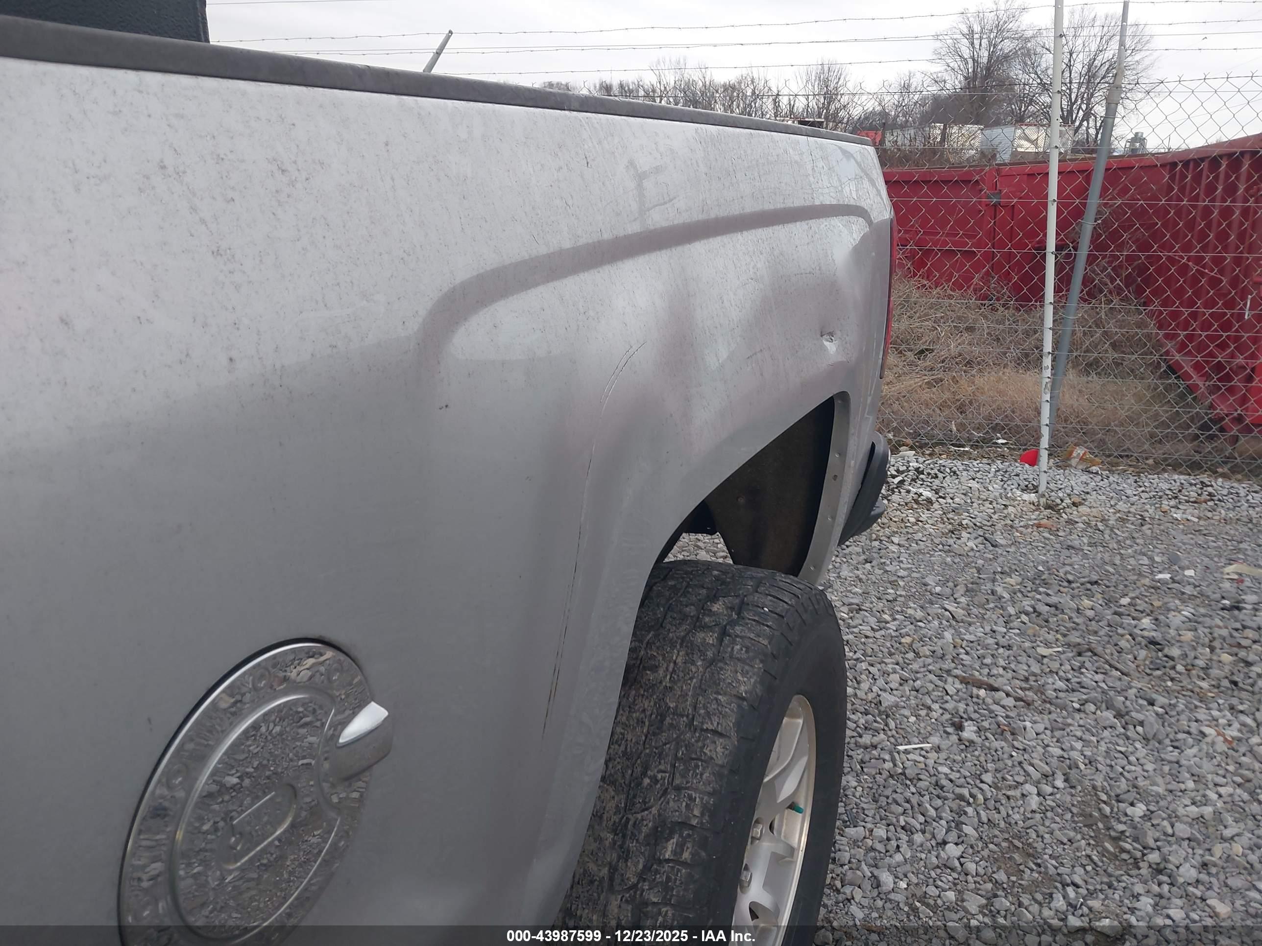CHEVROLET SILVERADO image 6