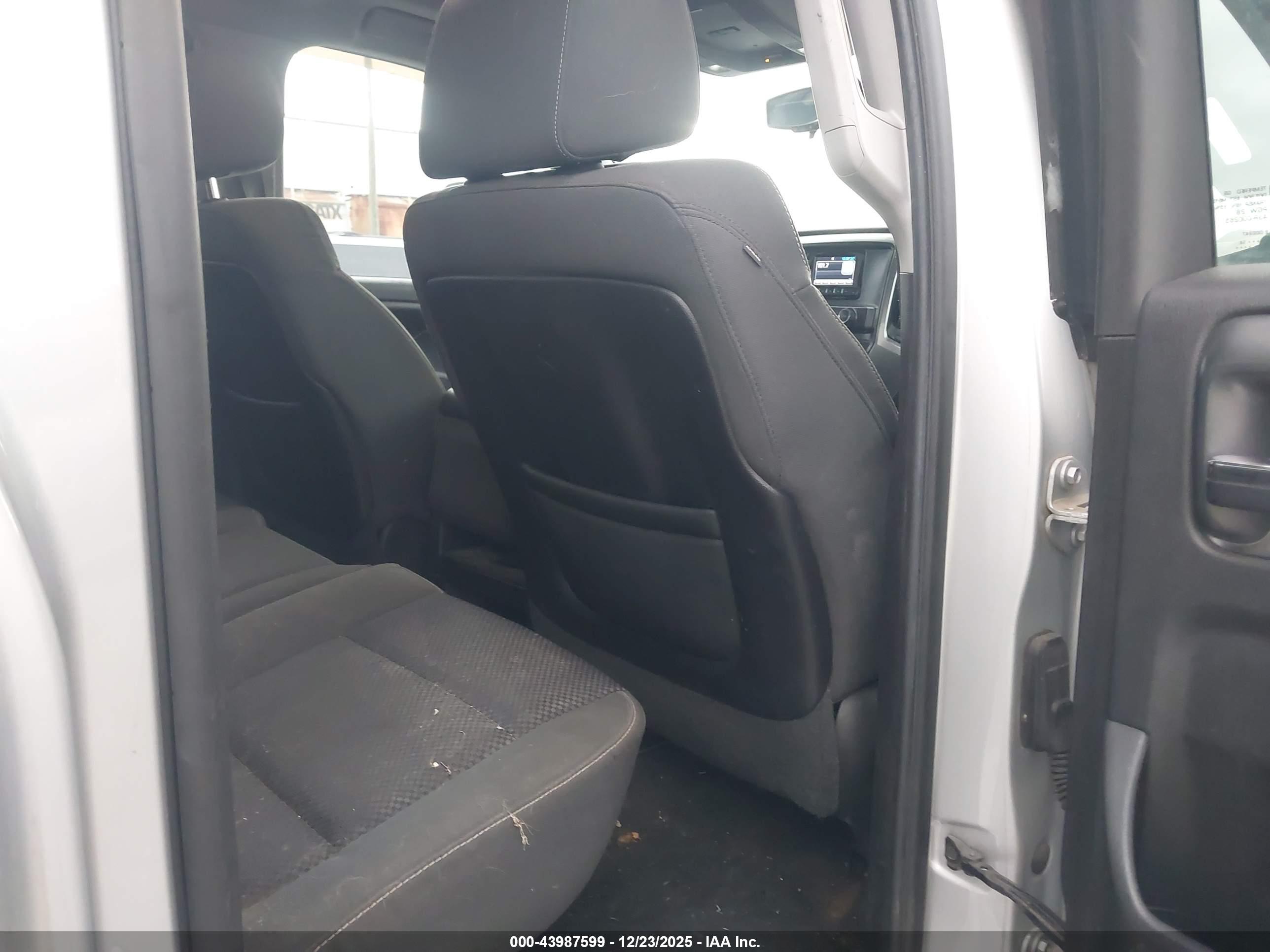 CHEVROLET SILVERADO image 8