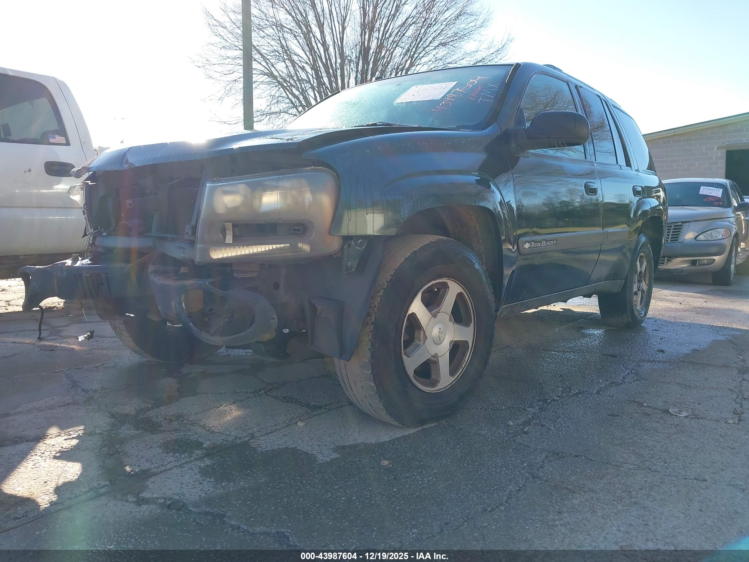 CHEVROLET TRAILBLAZER image 2