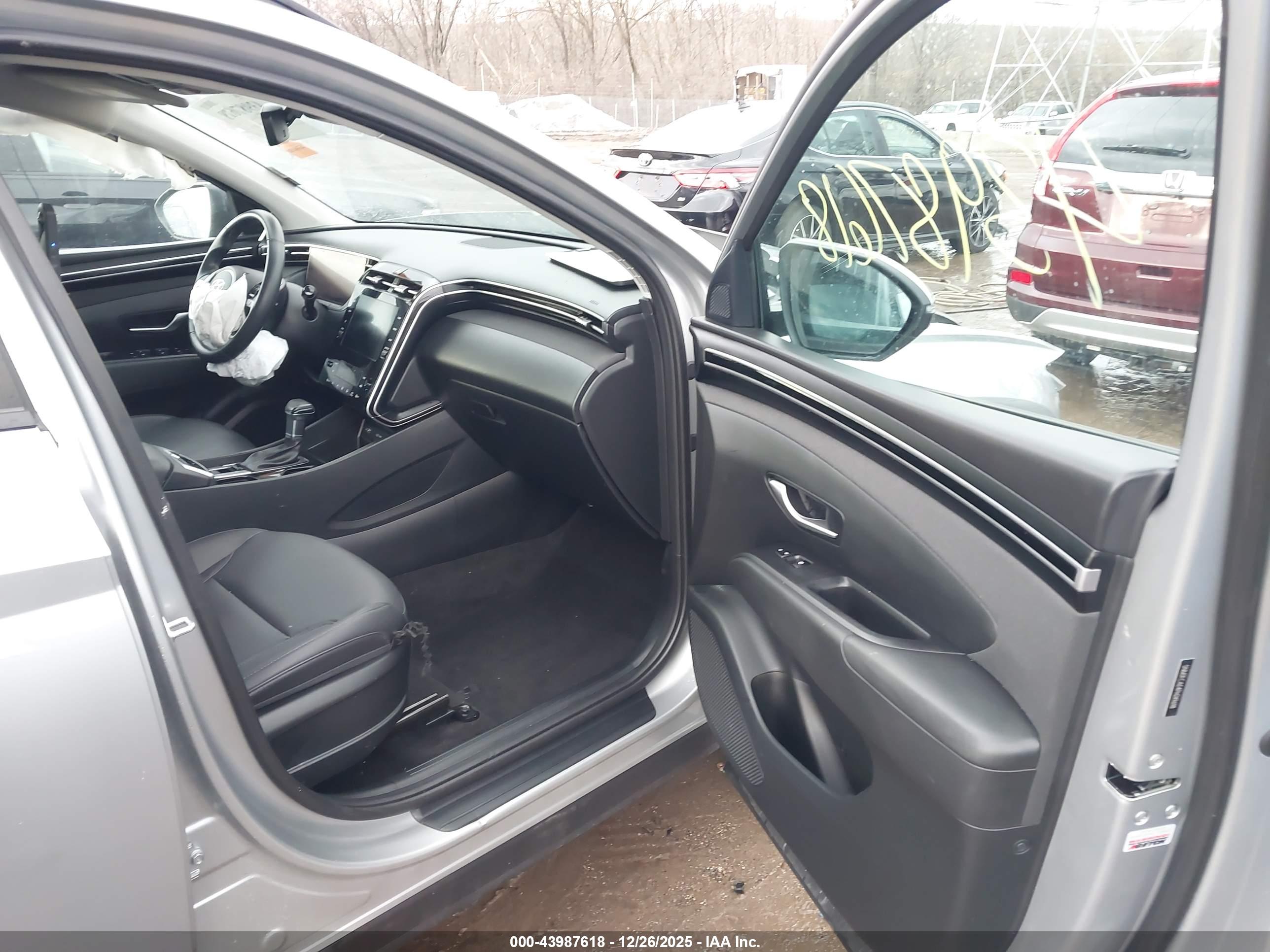 HYUNDAI TUCSON image 5