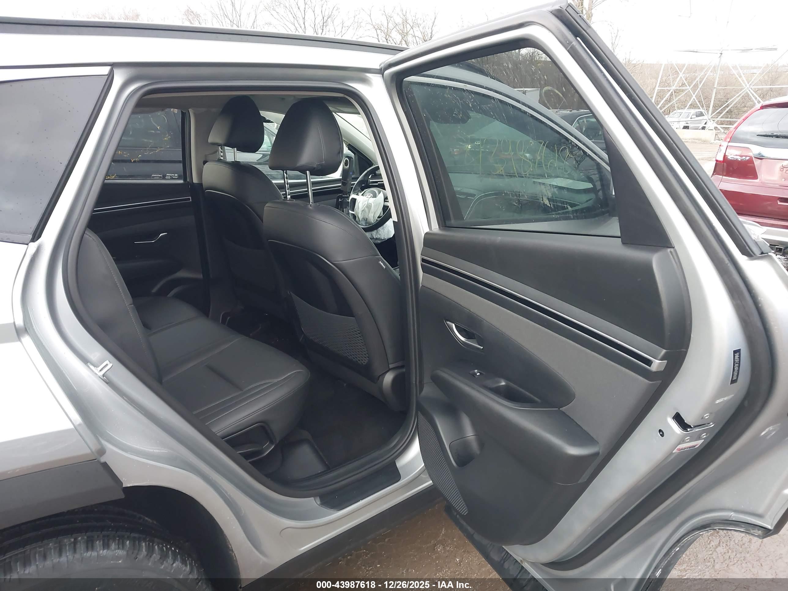 HYUNDAI TUCSON image 8