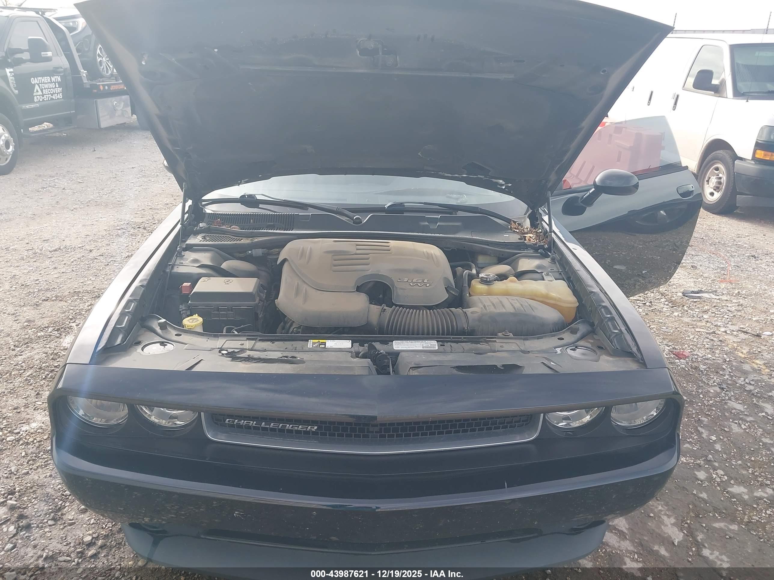 DODGE CHALLENGER image 10
