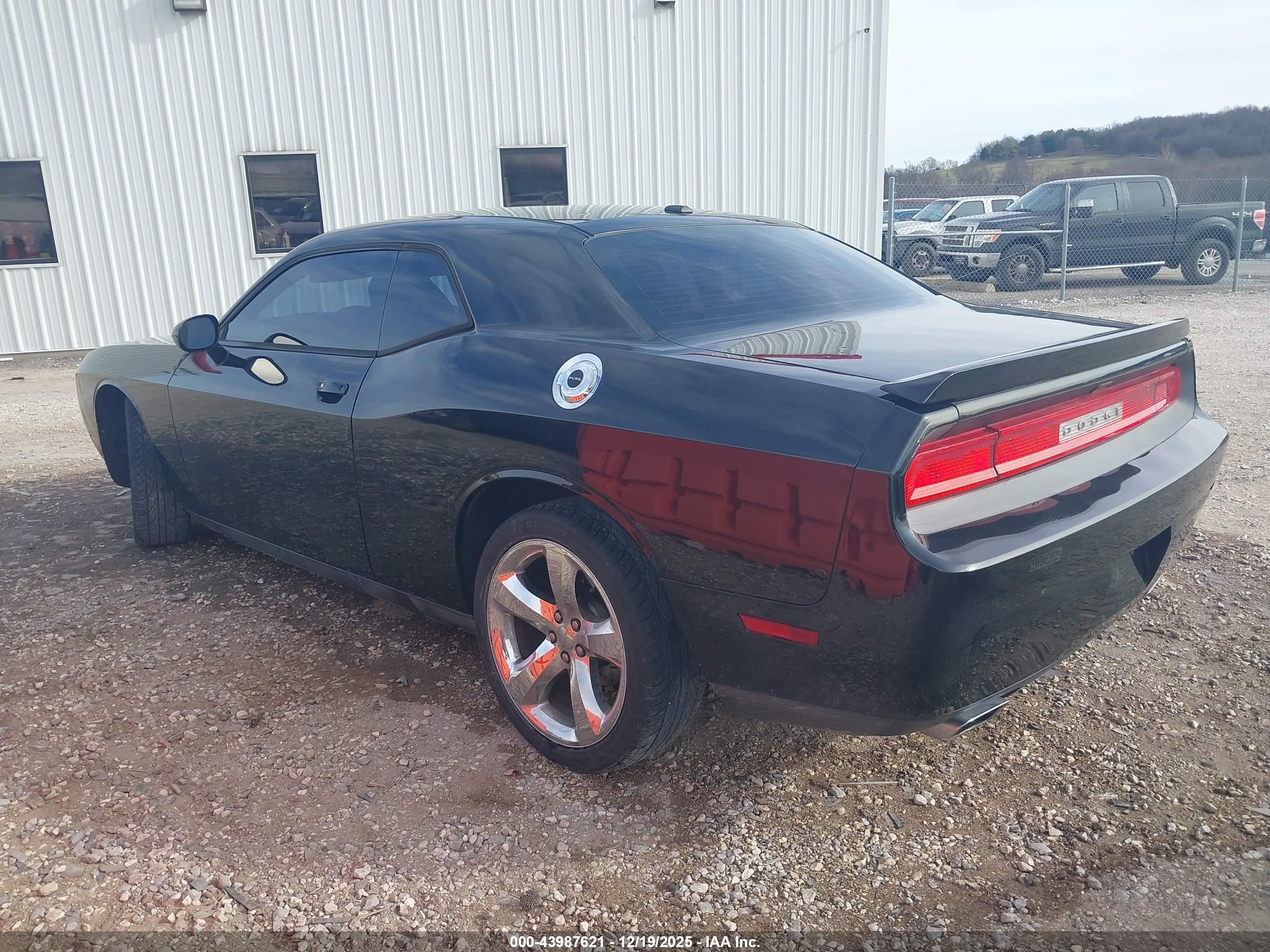 DODGE CHALLENGER image 3