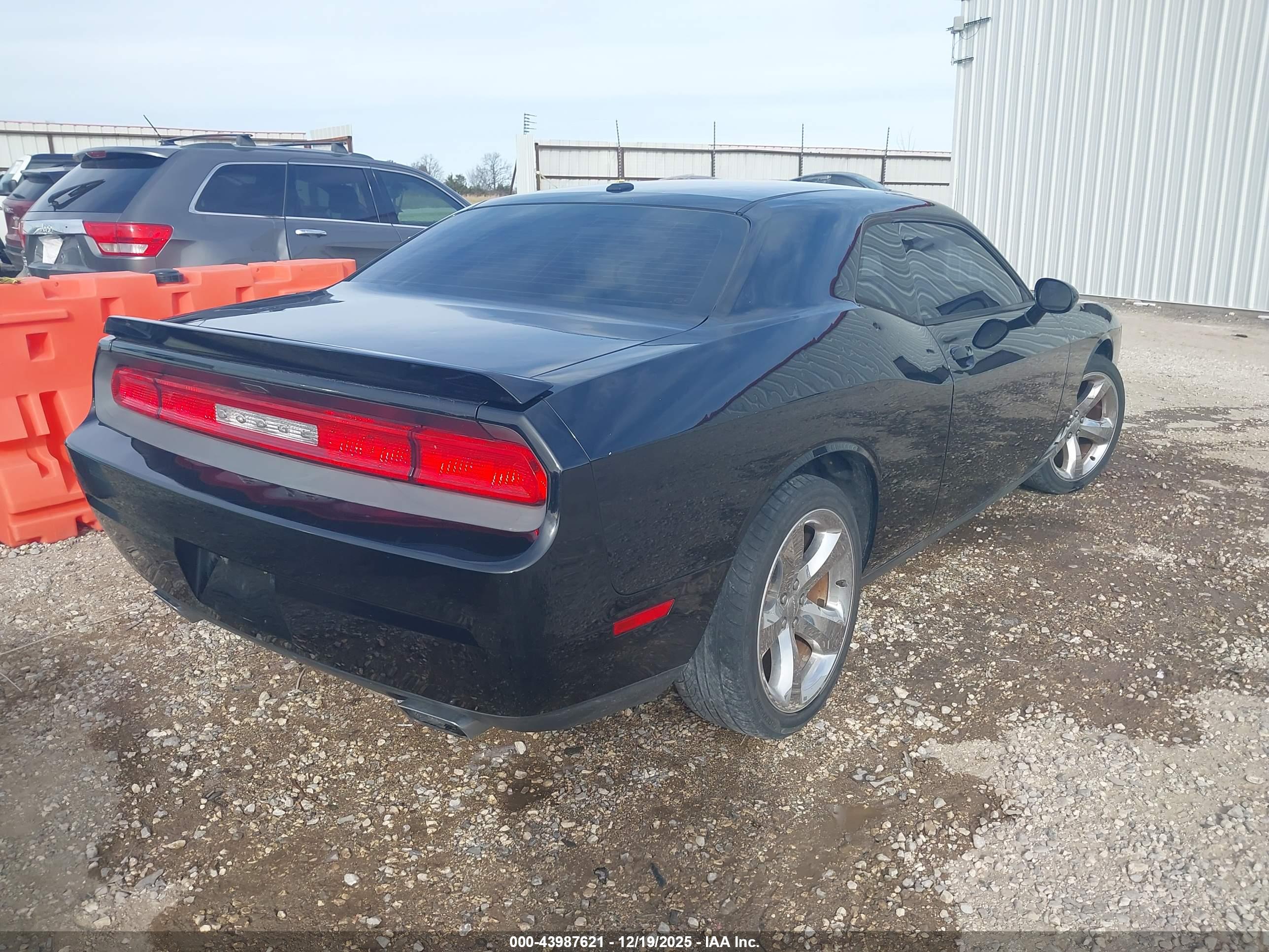 DODGE CHALLENGER image 4