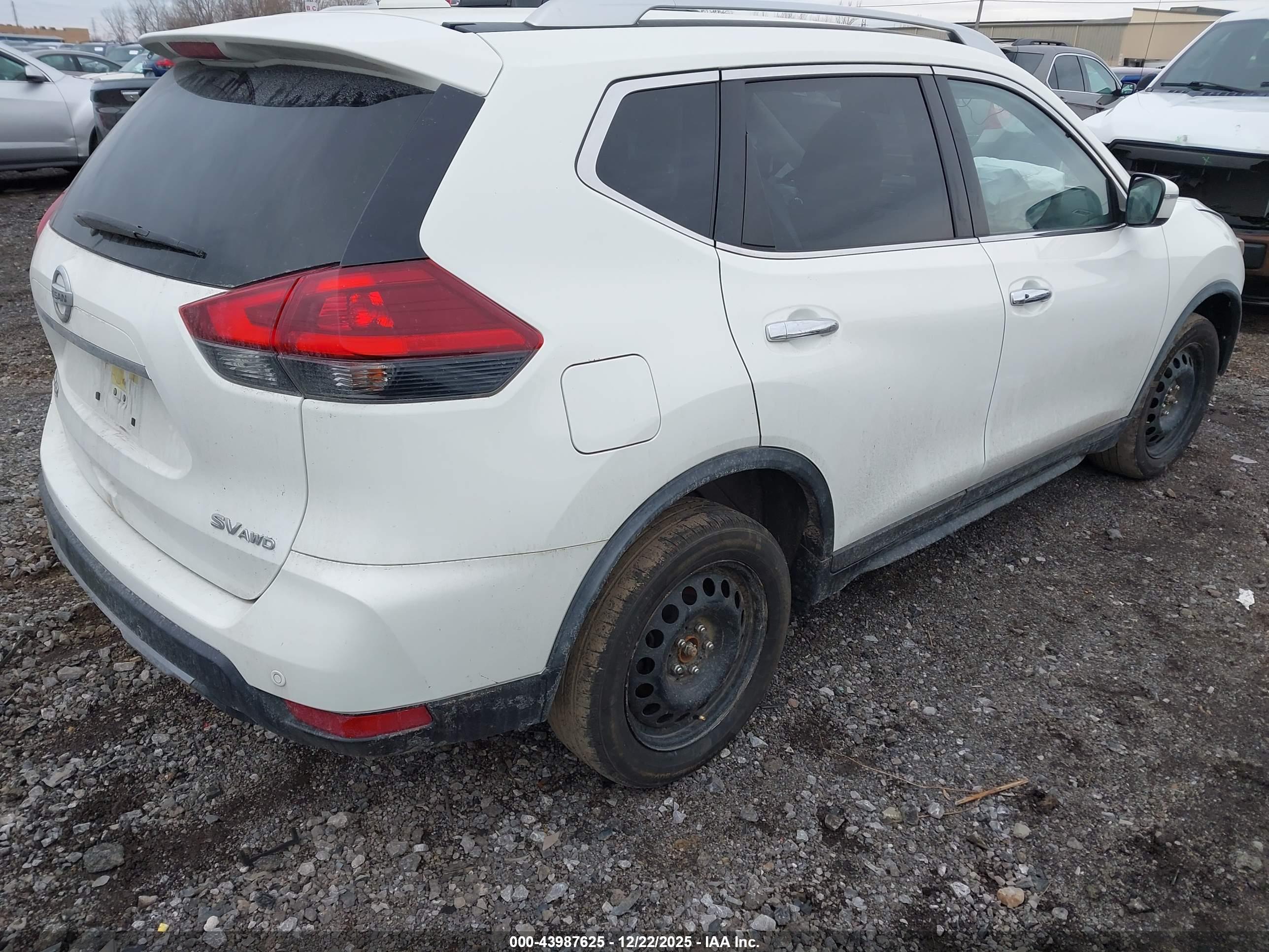 NISSAN ROGUE image 4