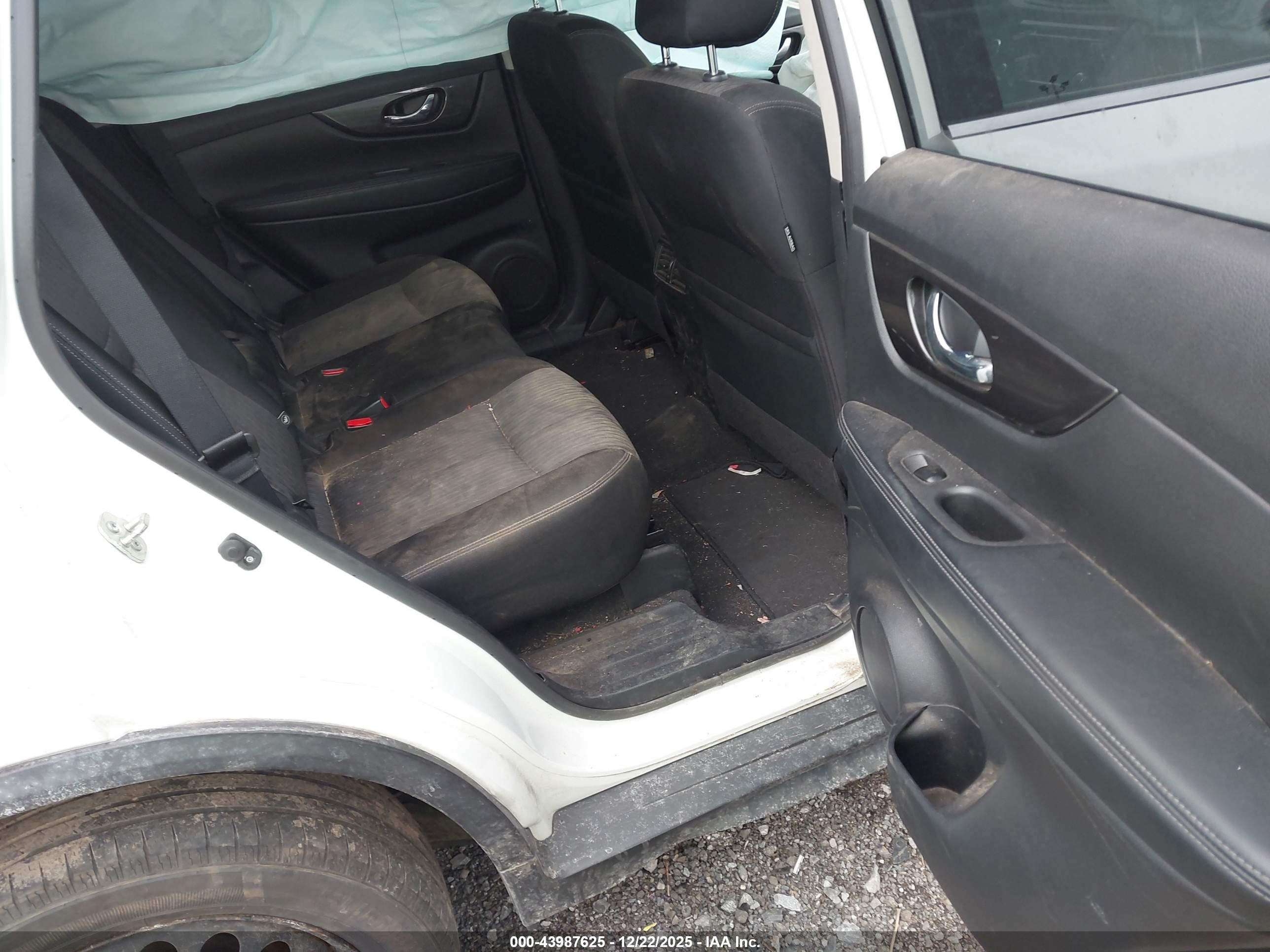NISSAN ROGUE image 8