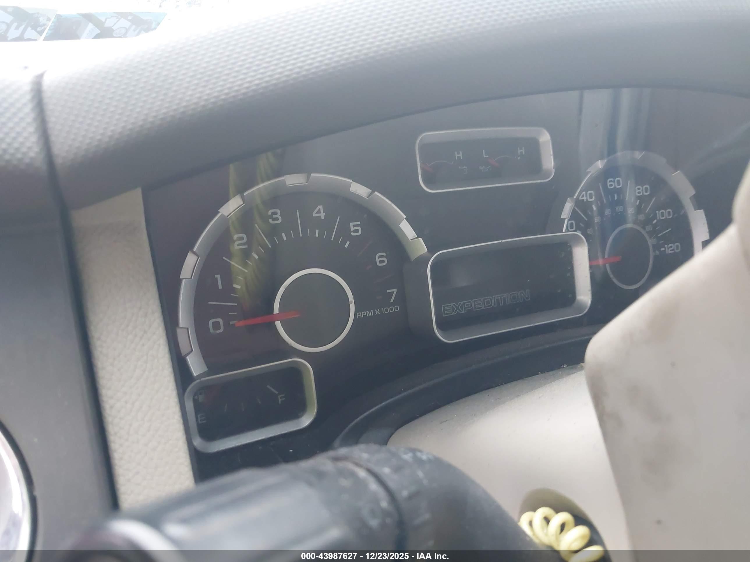 FORD EXPEDITION image 7