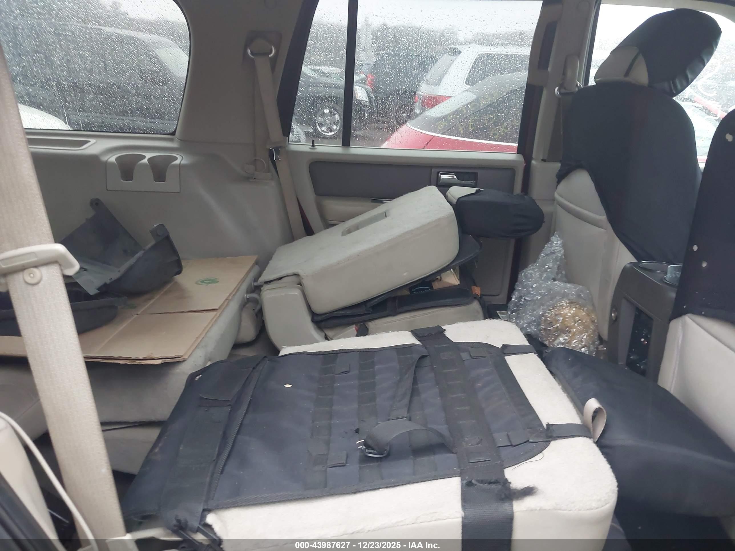 FORD EXPEDITION image 8