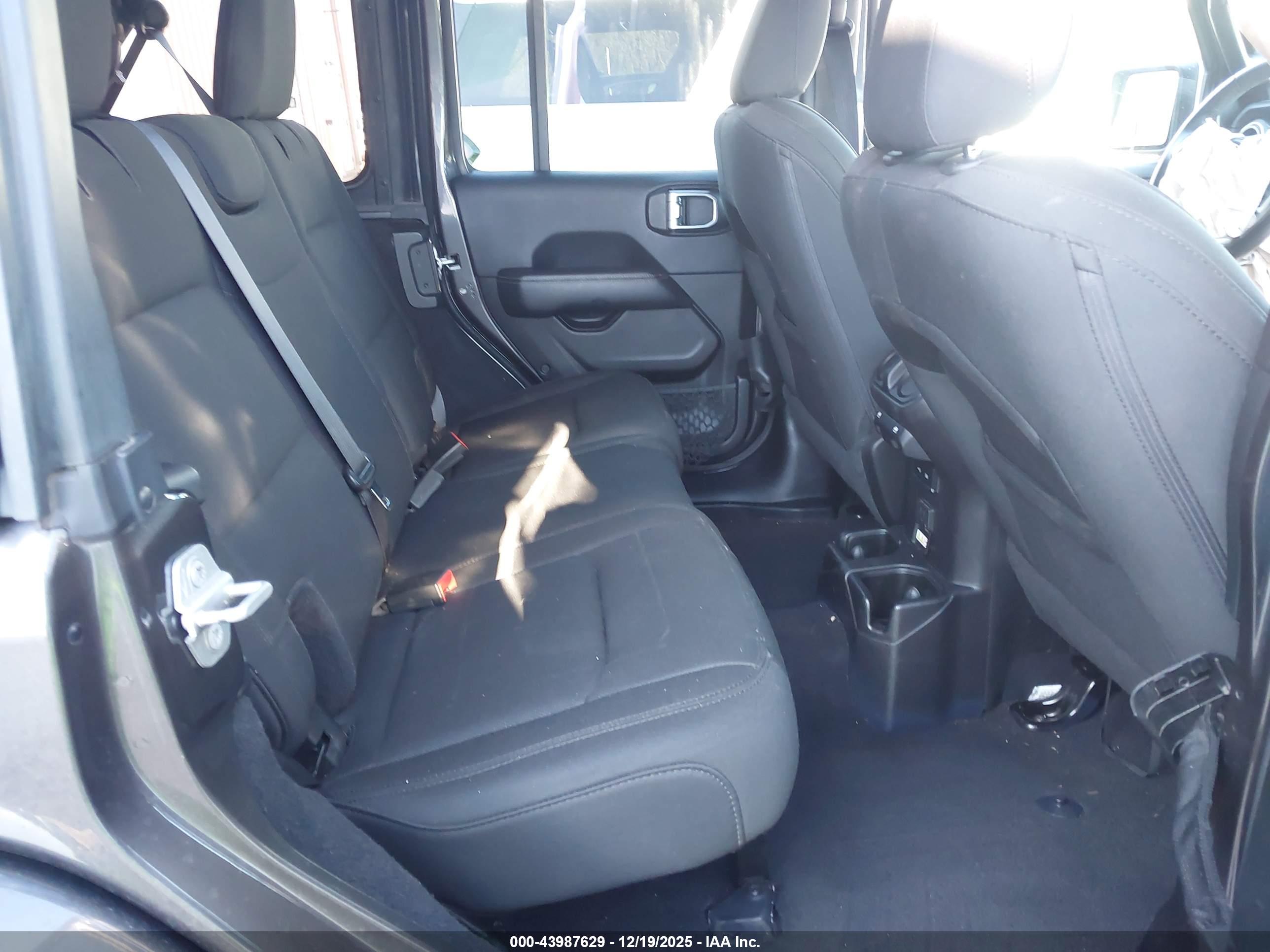 JEEP WRANGLER image 8