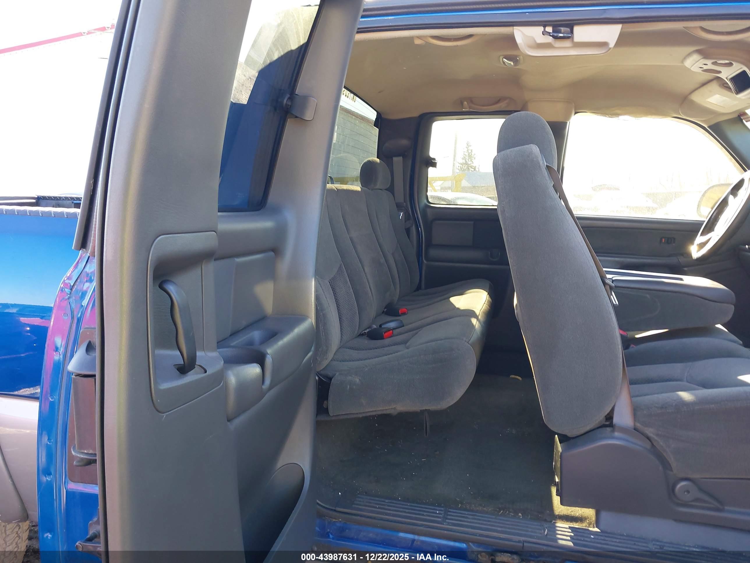 CHEVROLET SILVERADO image 8
