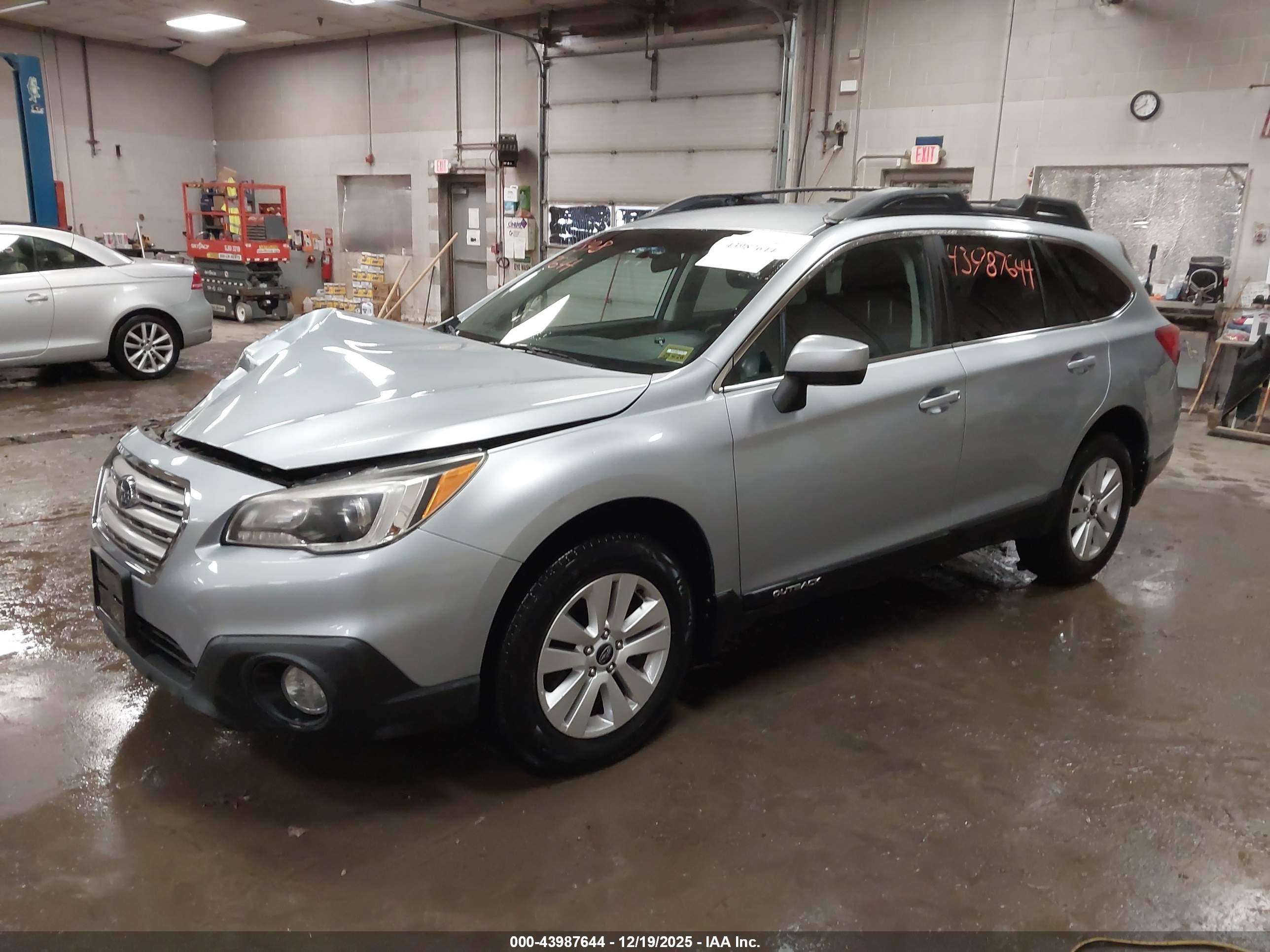 SUBARU OUTBACK image 2