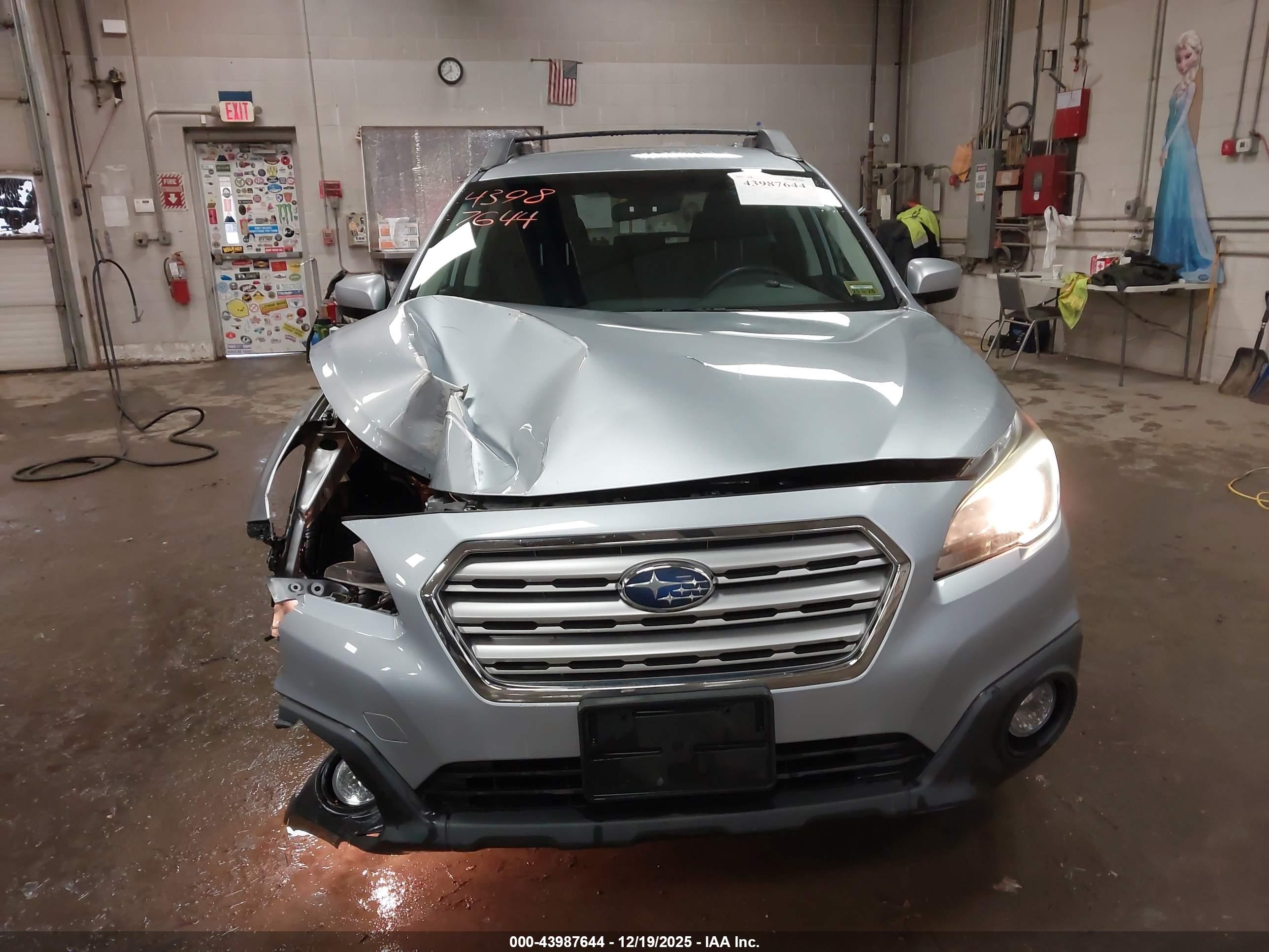 SUBARU OUTBACK image 6
