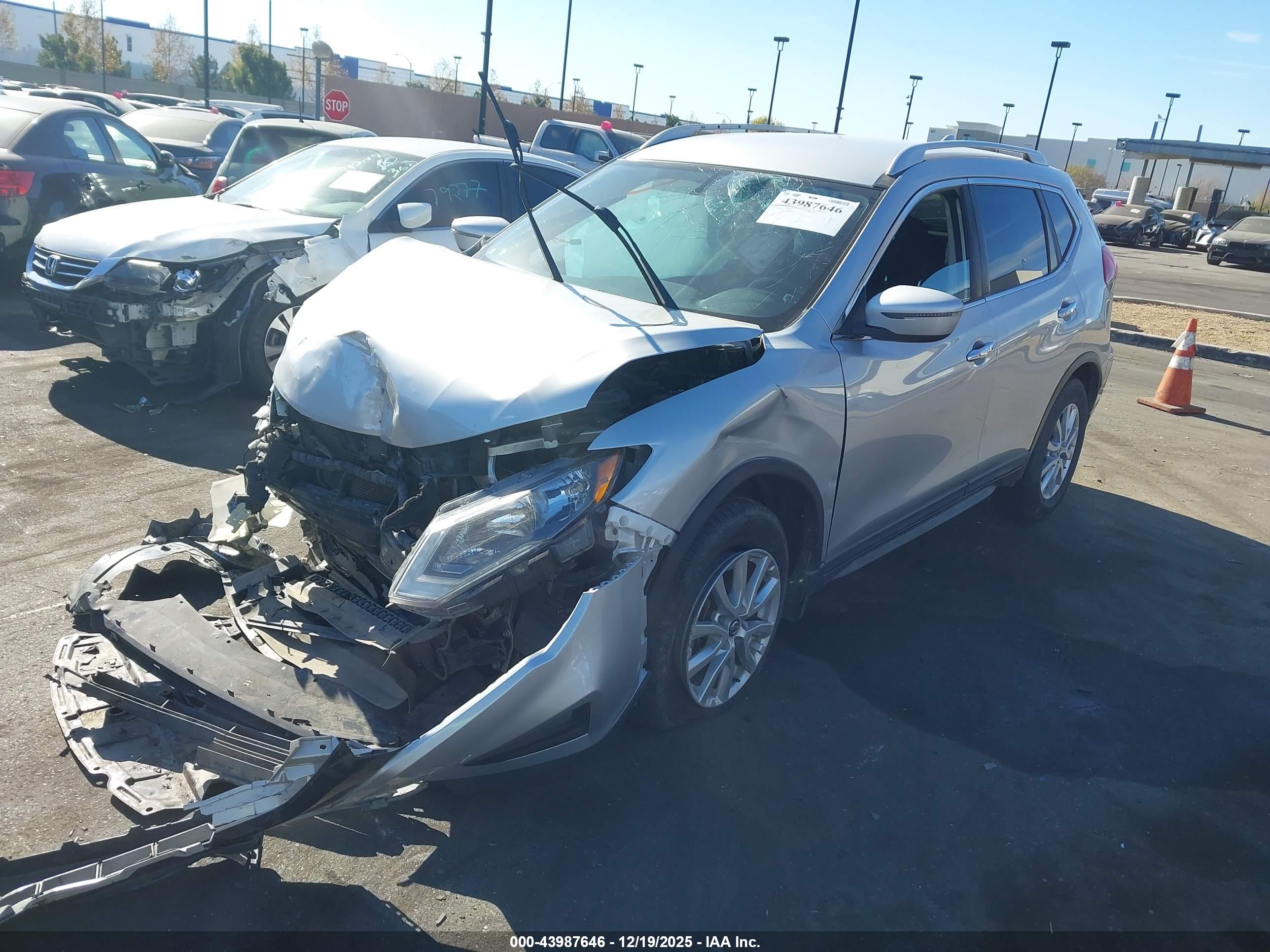 NISSAN ROGUE image 2