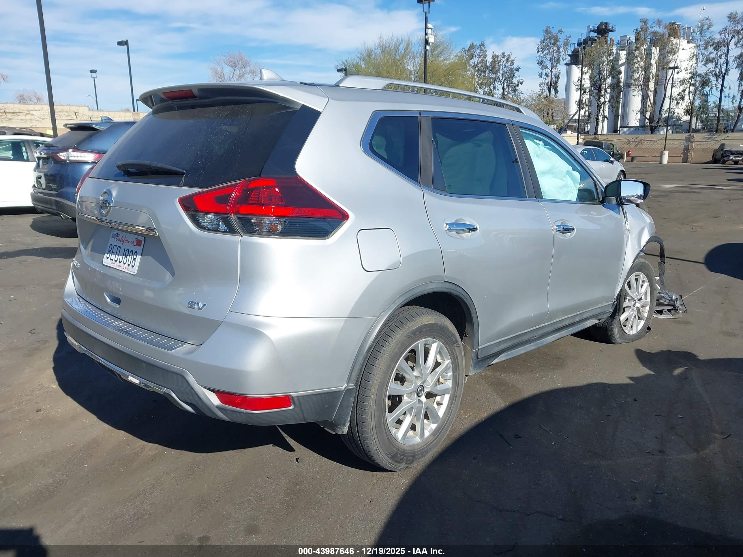 NISSAN ROGUE image 4