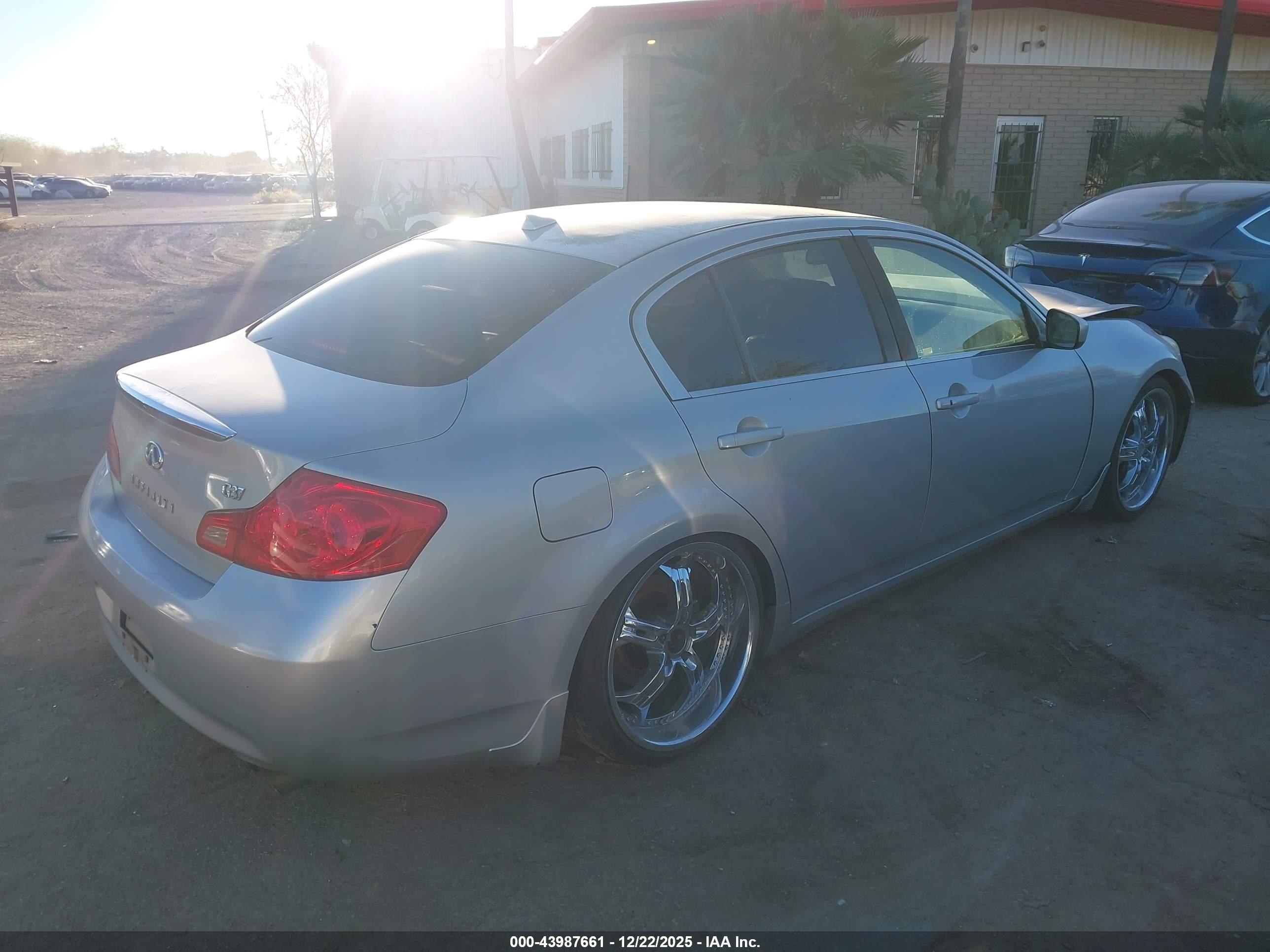 INFINITI G37 image 4