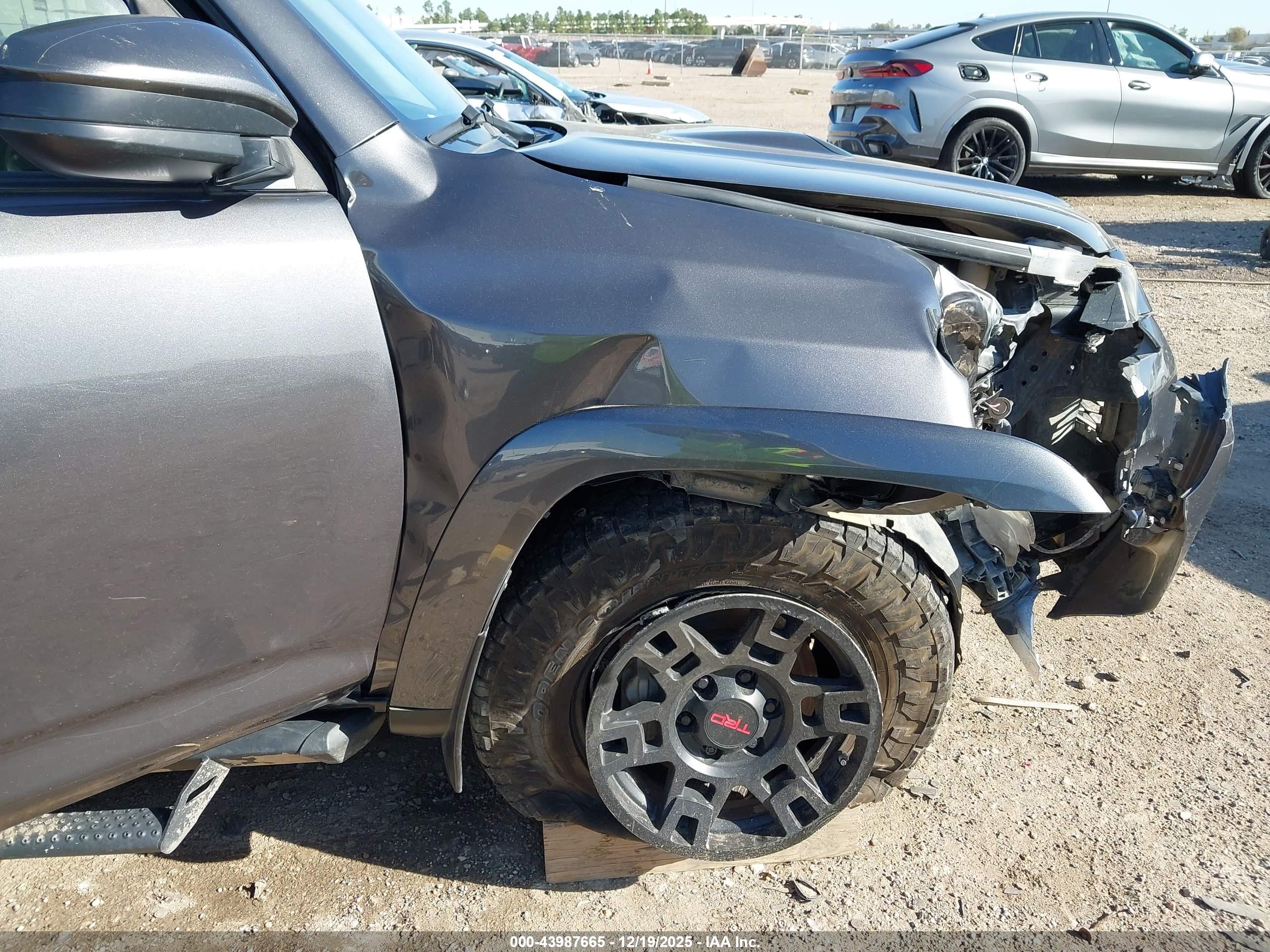 TOYOTA 4RUNNER image 6