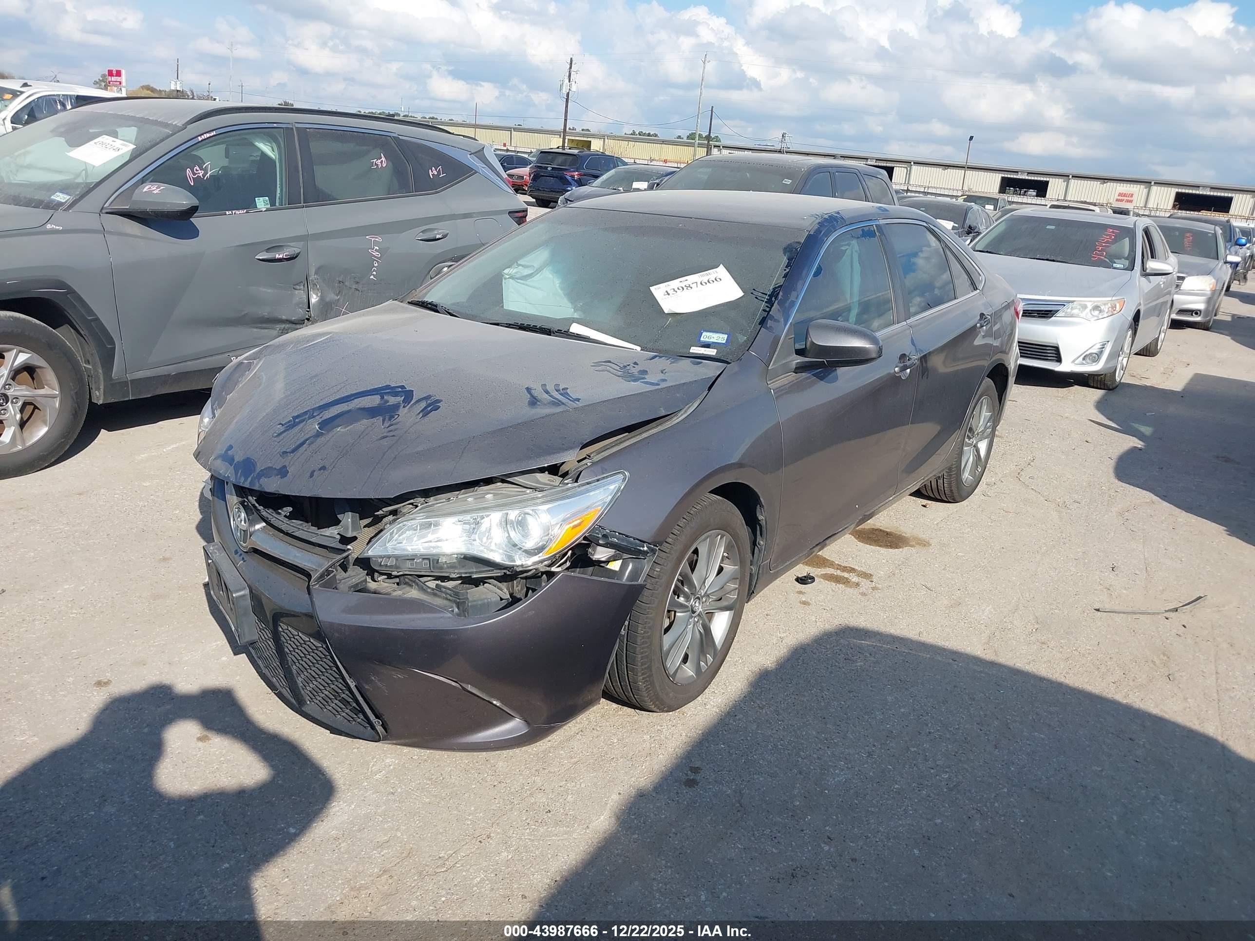 TOYOTA CAMRY image 2