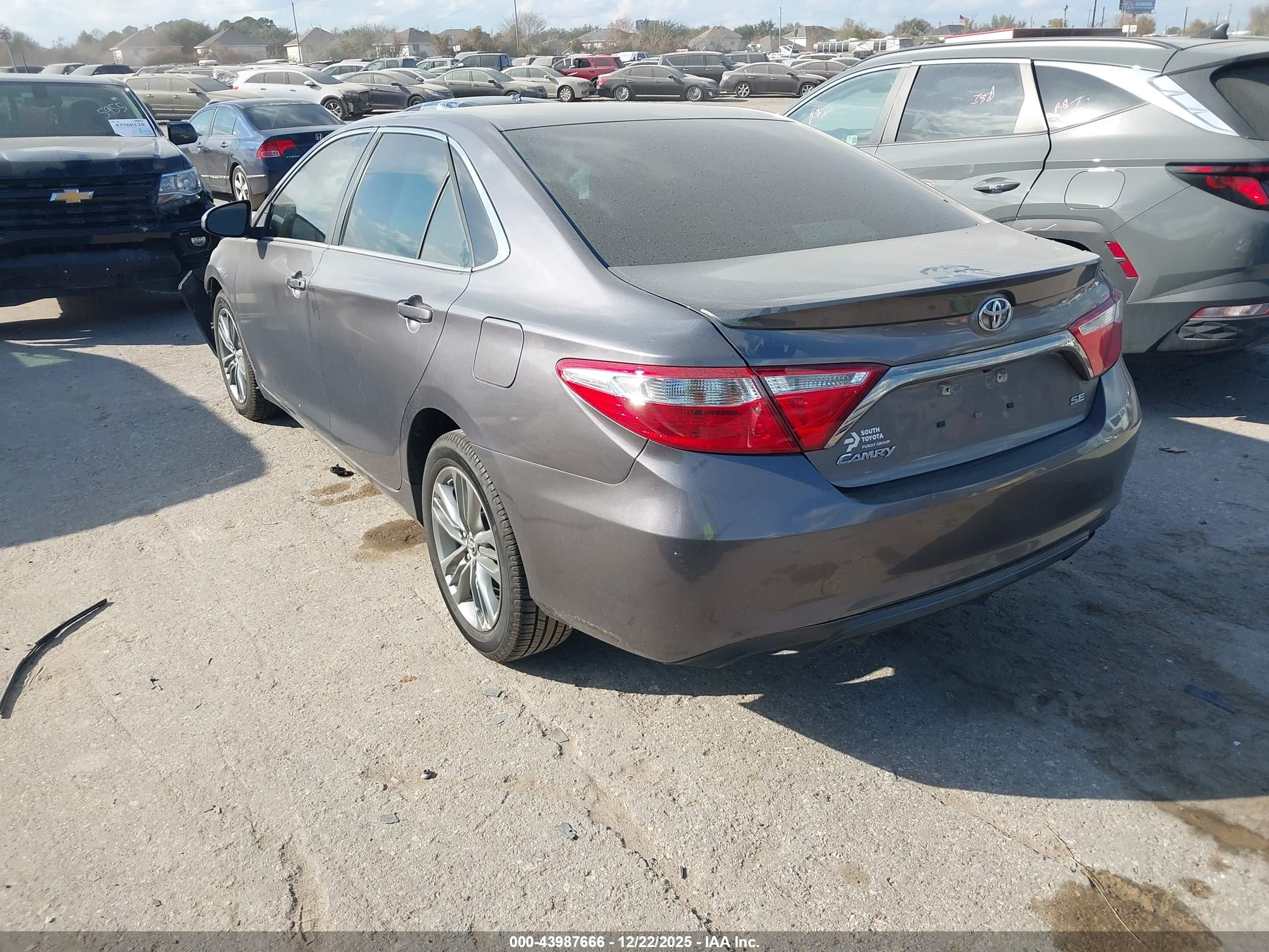 TOYOTA CAMRY image 3