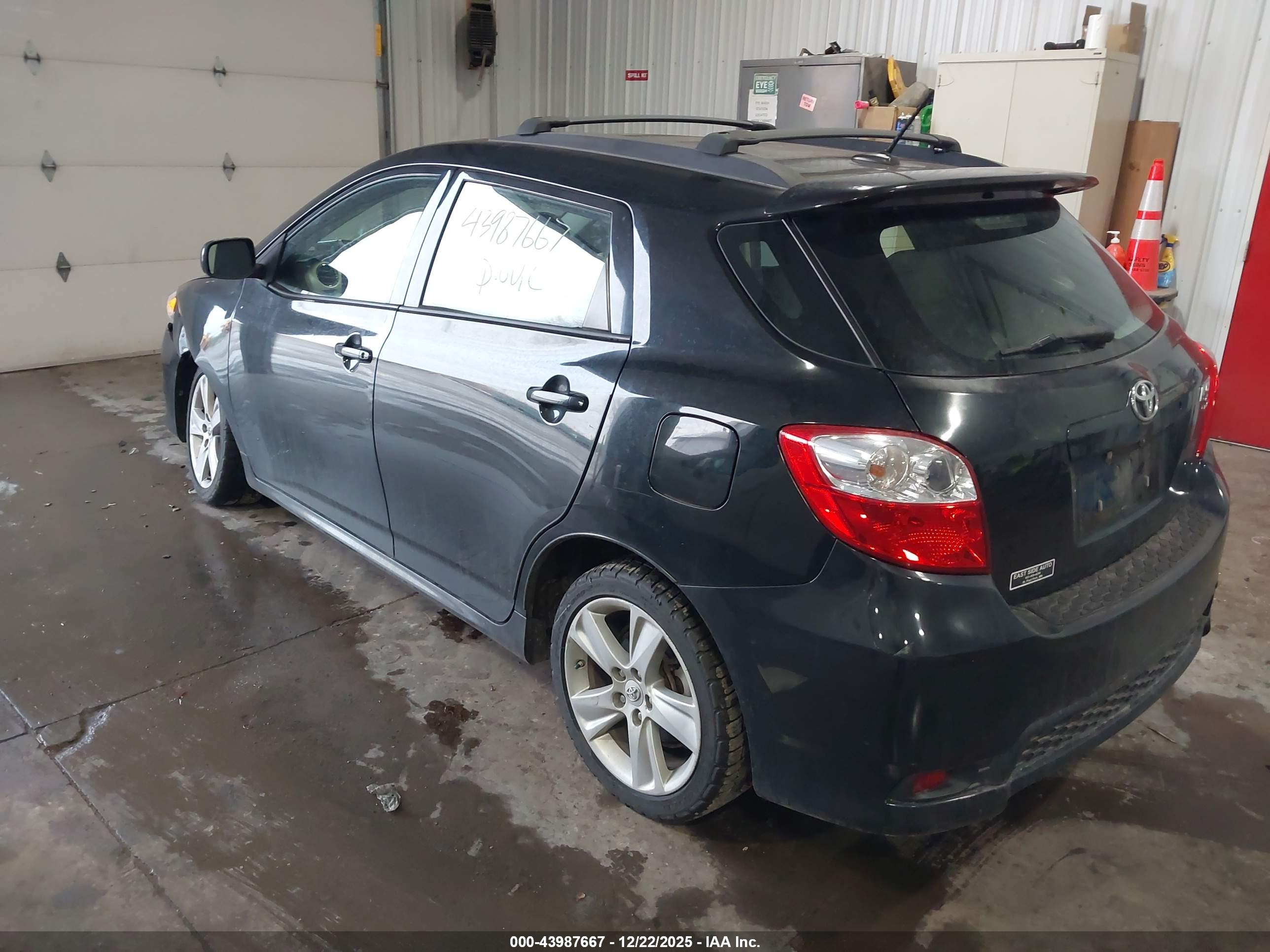 TOYOTA MATRIX image 3