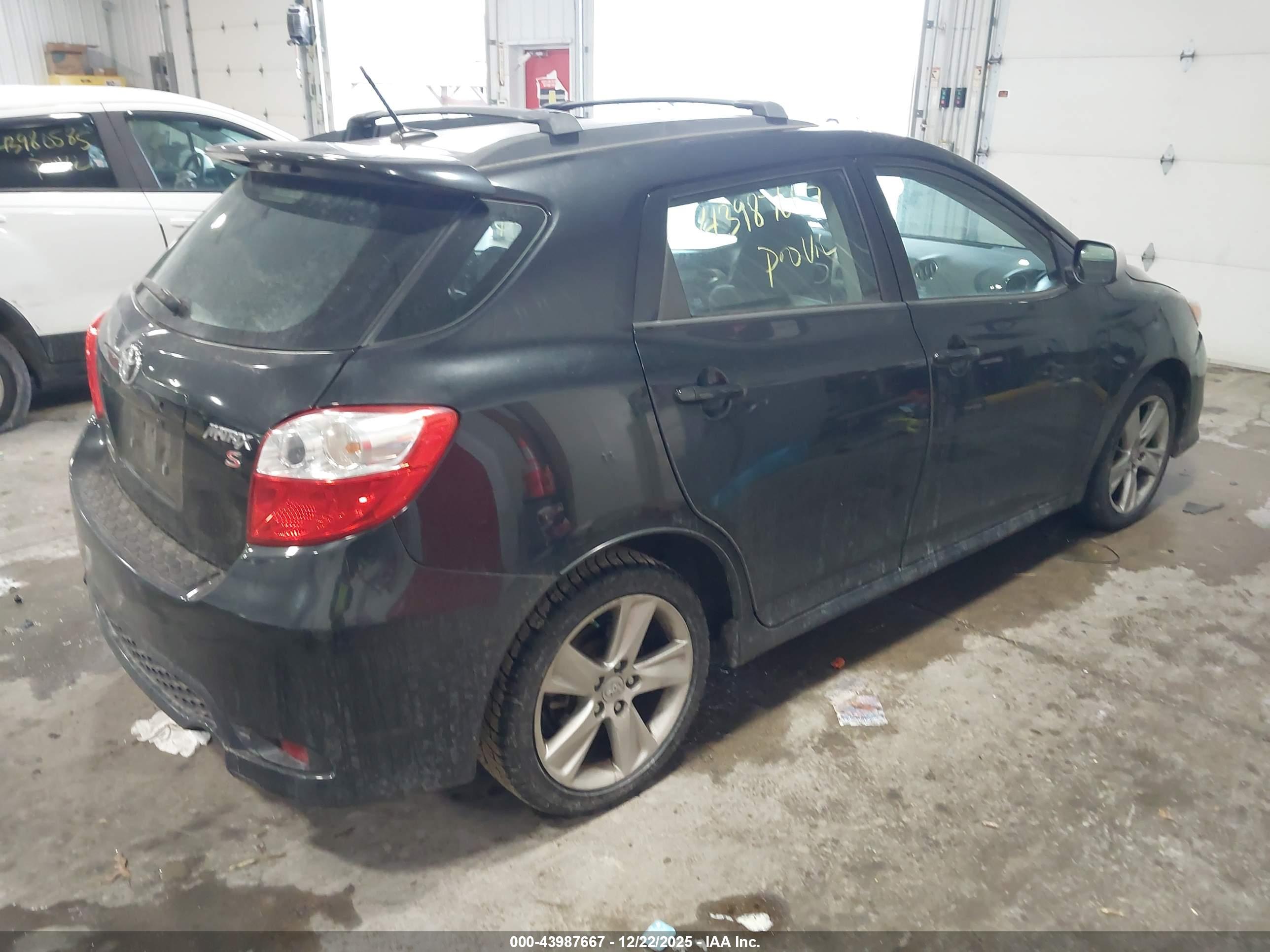 TOYOTA MATRIX image 4