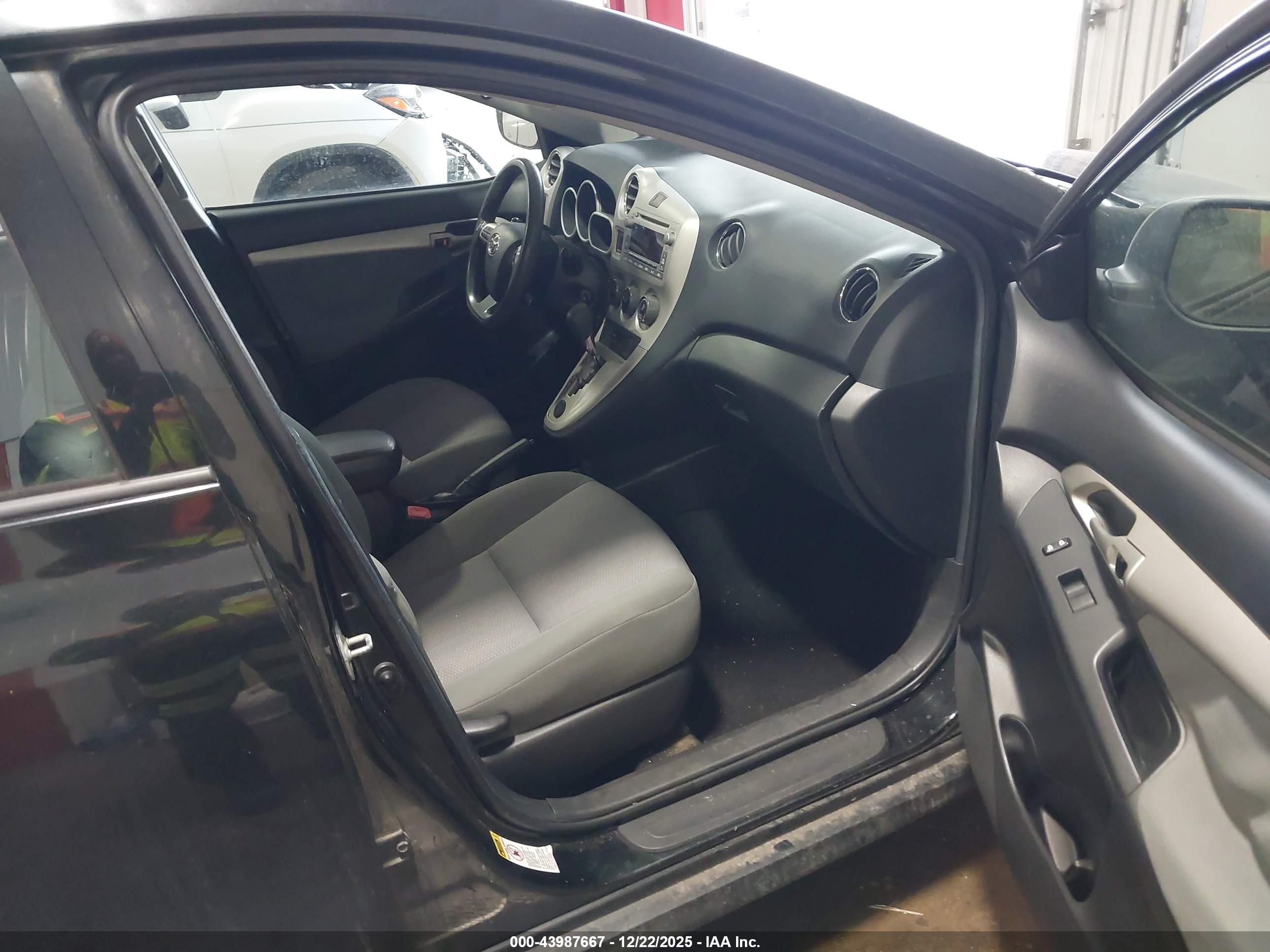 TOYOTA MATRIX image 5