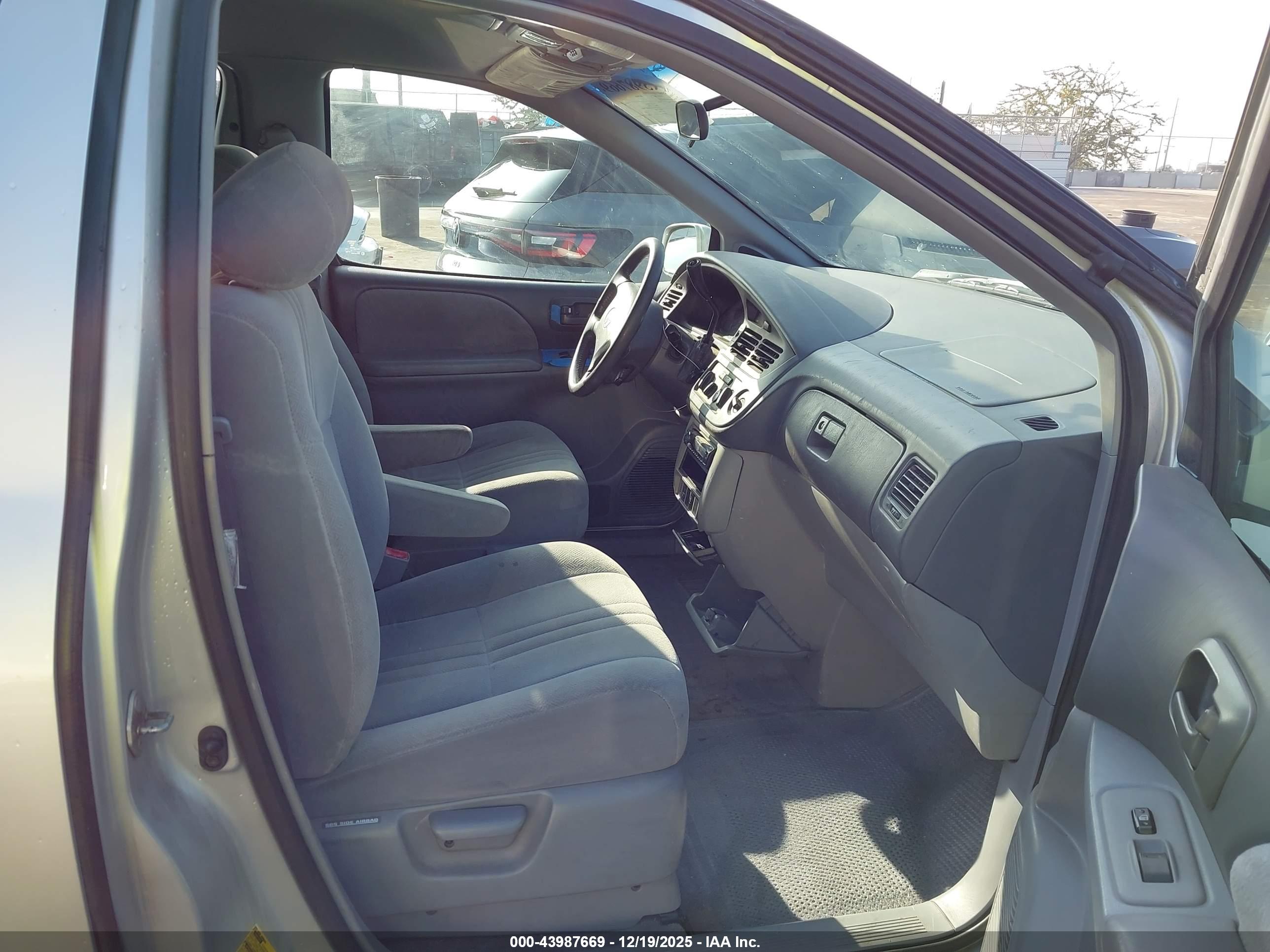 TOYOTA SIENNA image 5