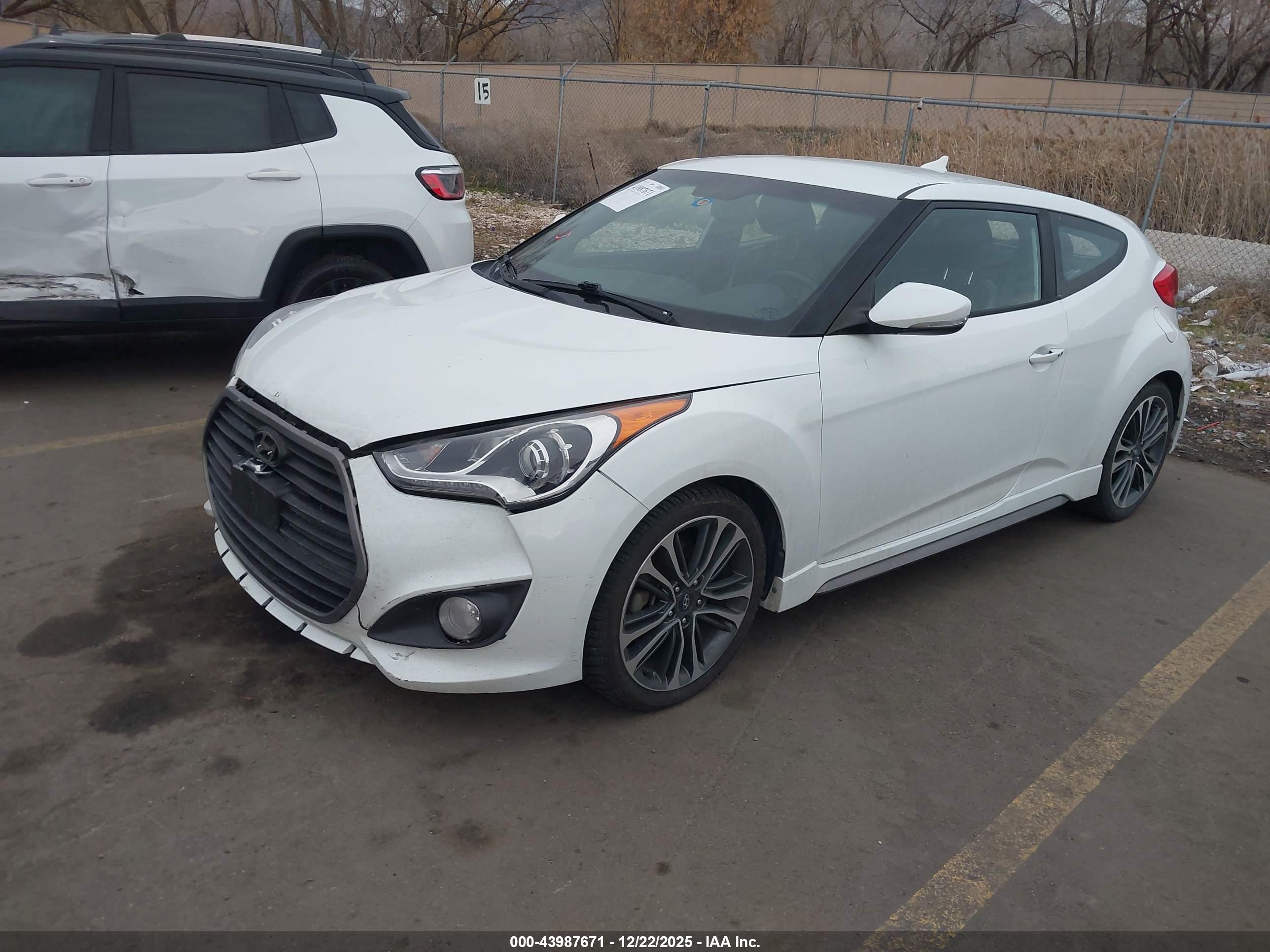 HYUNDAI VELOSTER image 2