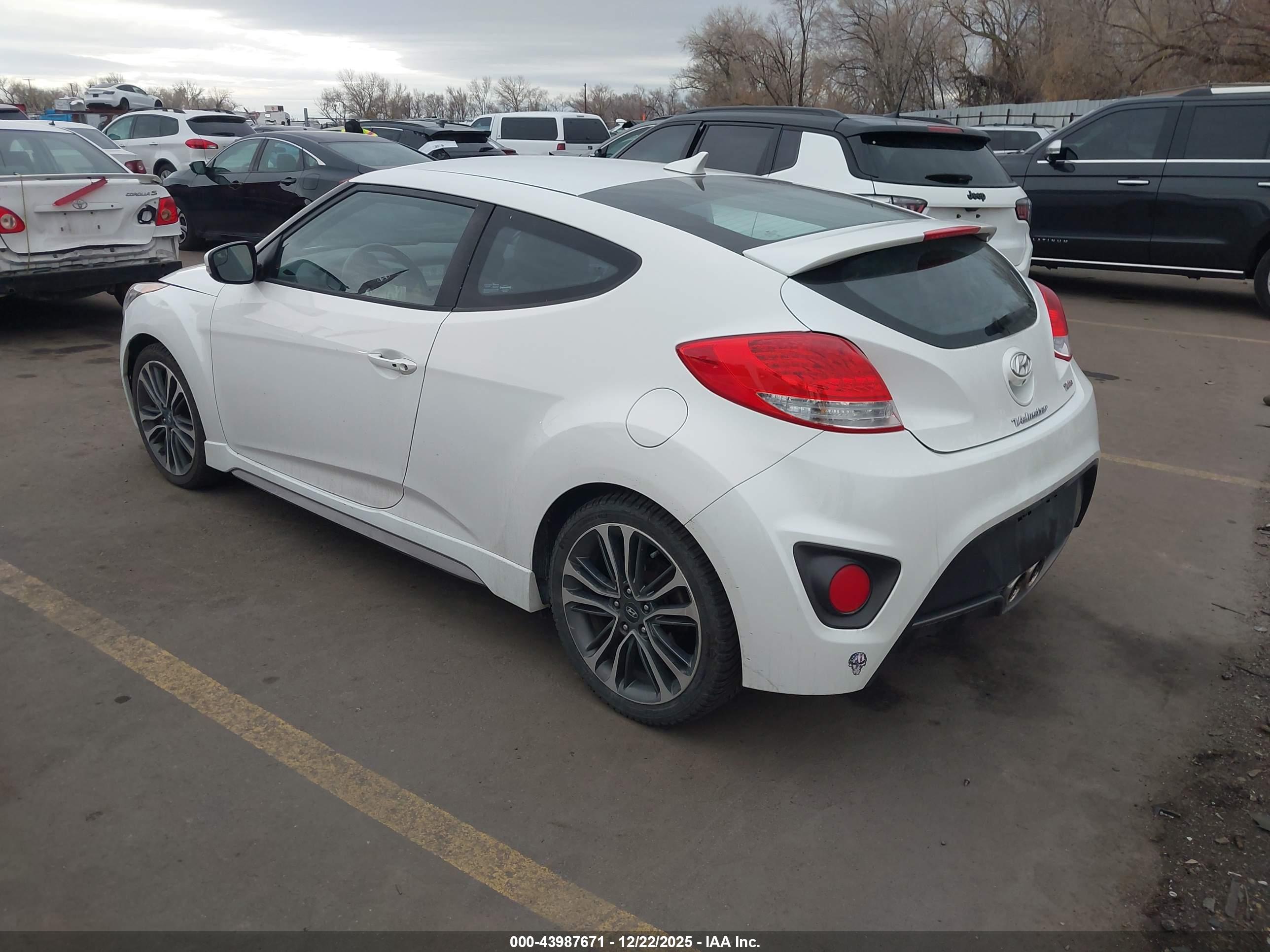 HYUNDAI VELOSTER image 3
