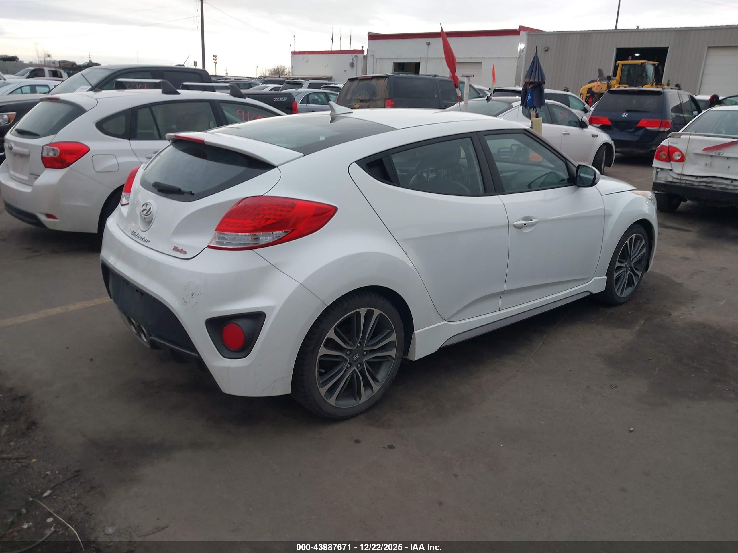 HYUNDAI VELOSTER image 4